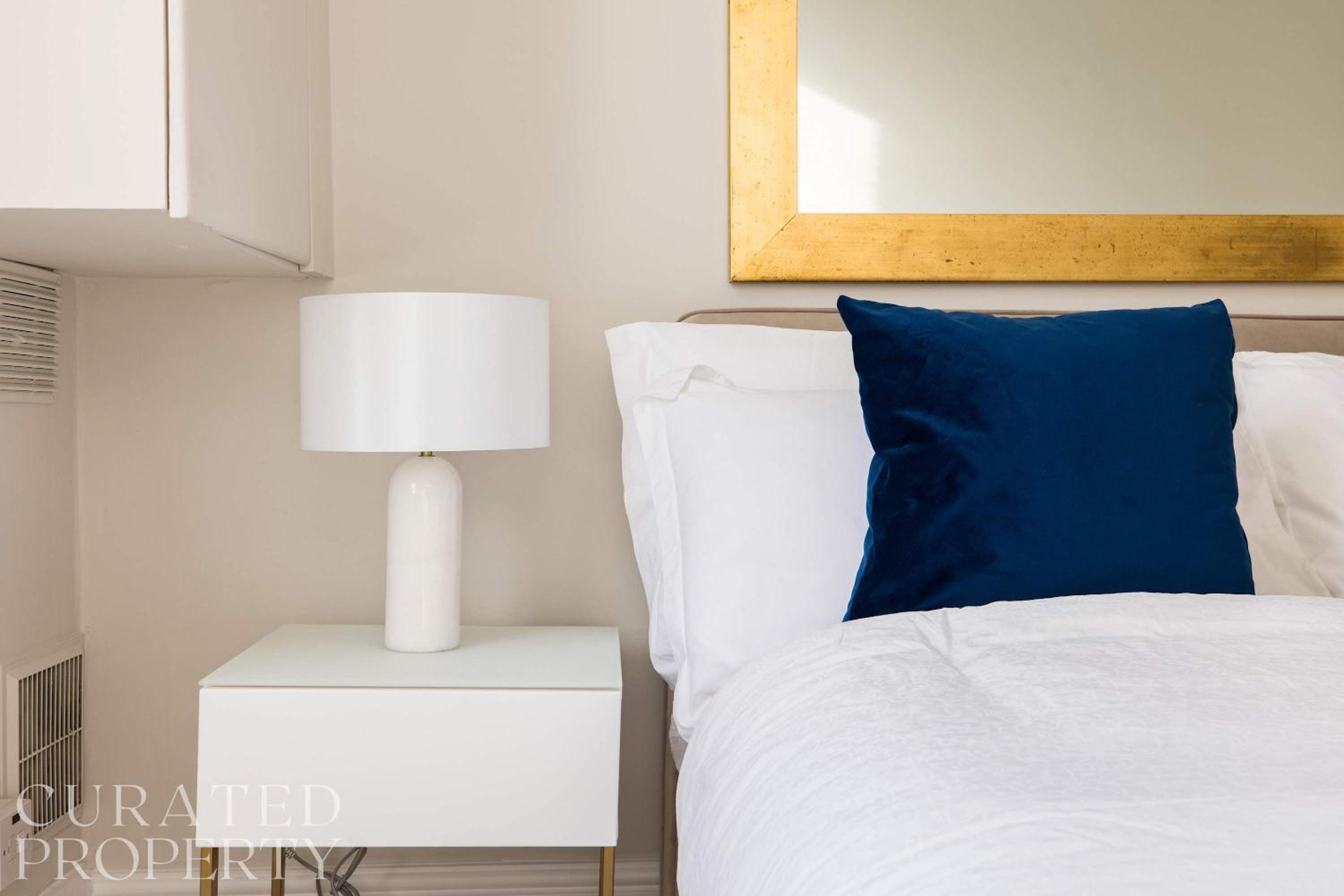 Chic & Sunlit Earls Court Flat