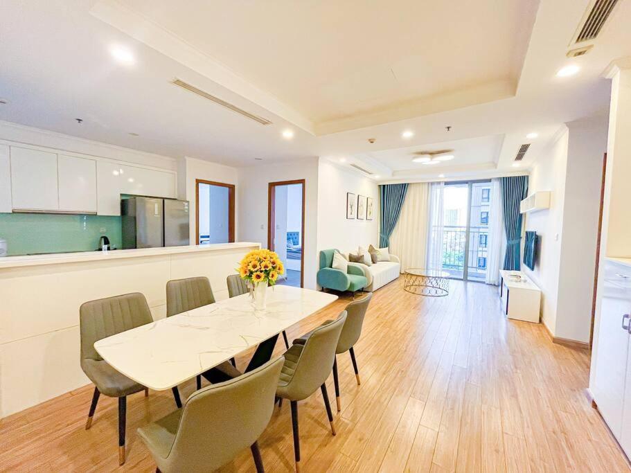 Căn hộ 4 phòng ngủ rộng,thoáng mát, view bể bơi