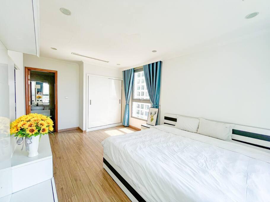 Căn hộ 4 phòng ngủ rộng,thoáng mát, view bể bơi