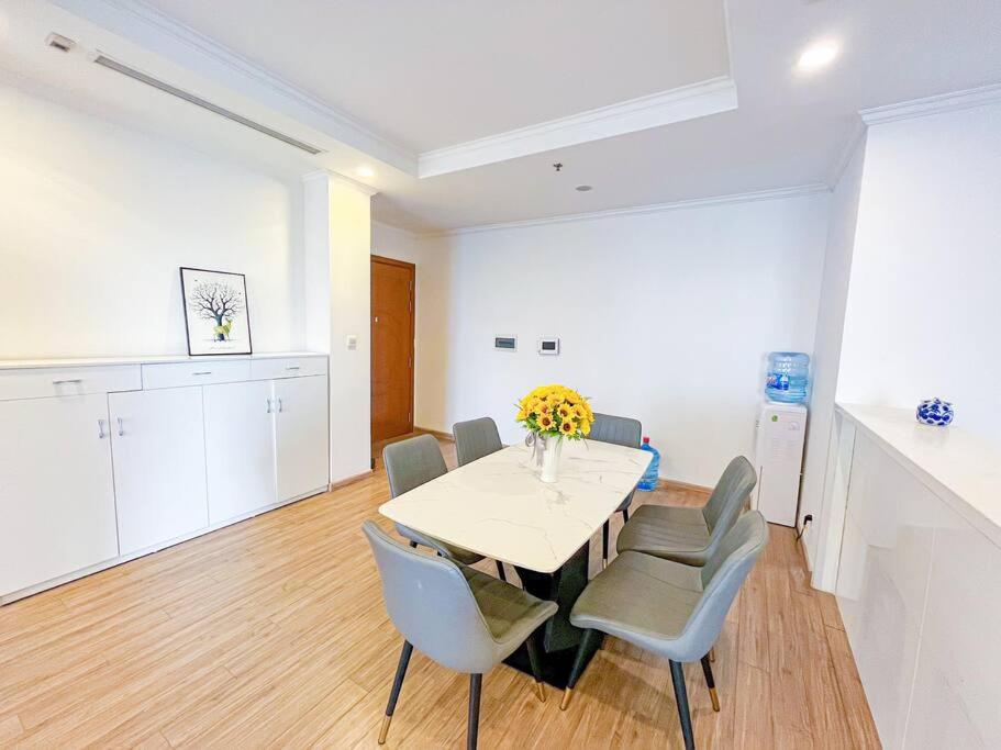 Căn hộ 4 phòng ngủ rộng,thoáng mát, view bể bơi