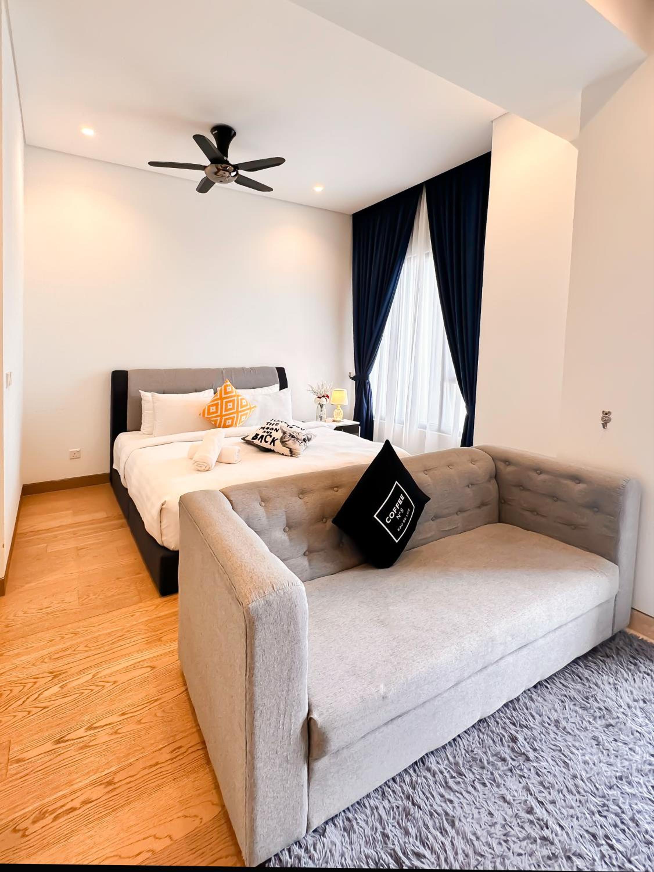 Lucentia Residences By Moonlight Home Stay!