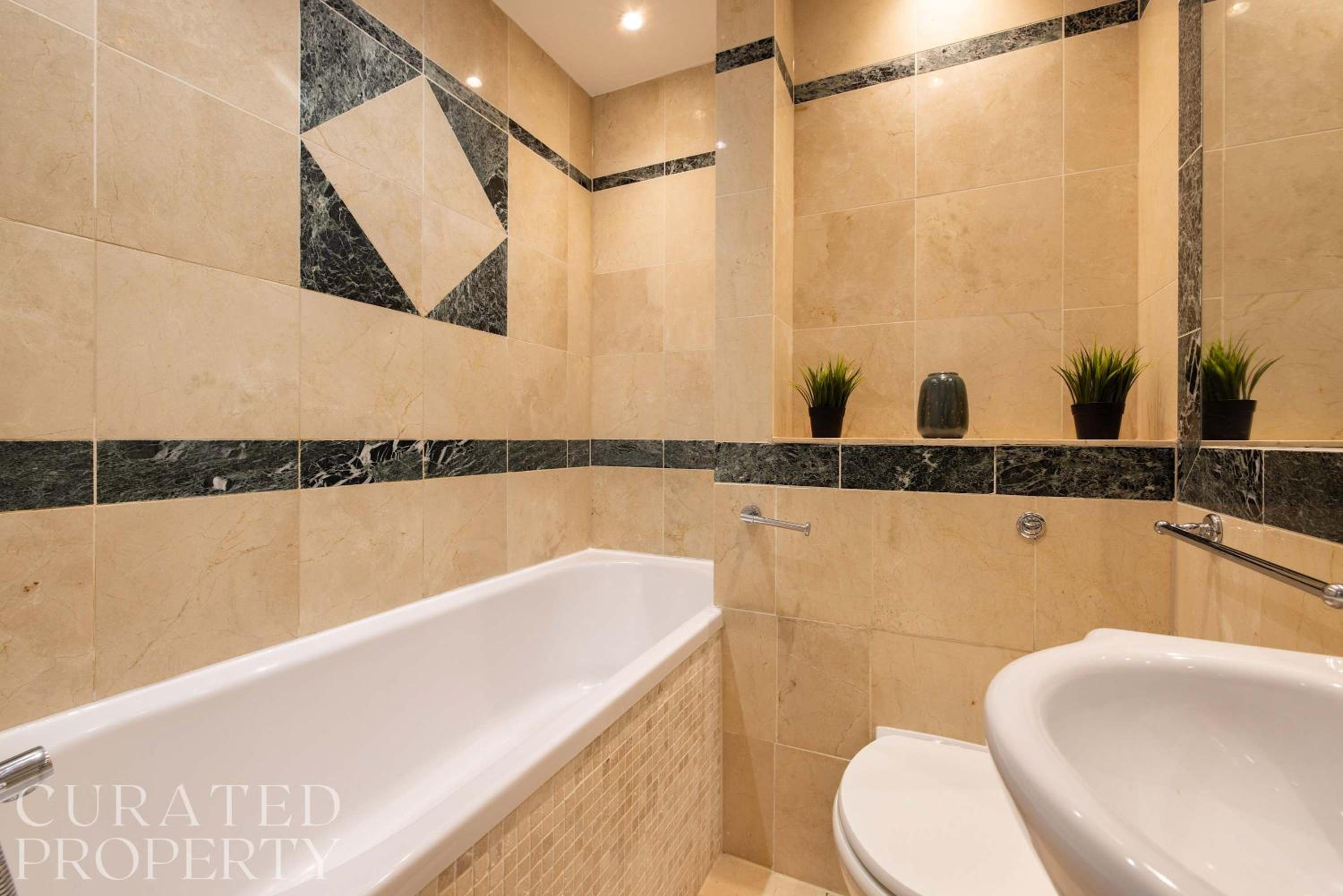 Chic & Sunlit Earls Court Flat