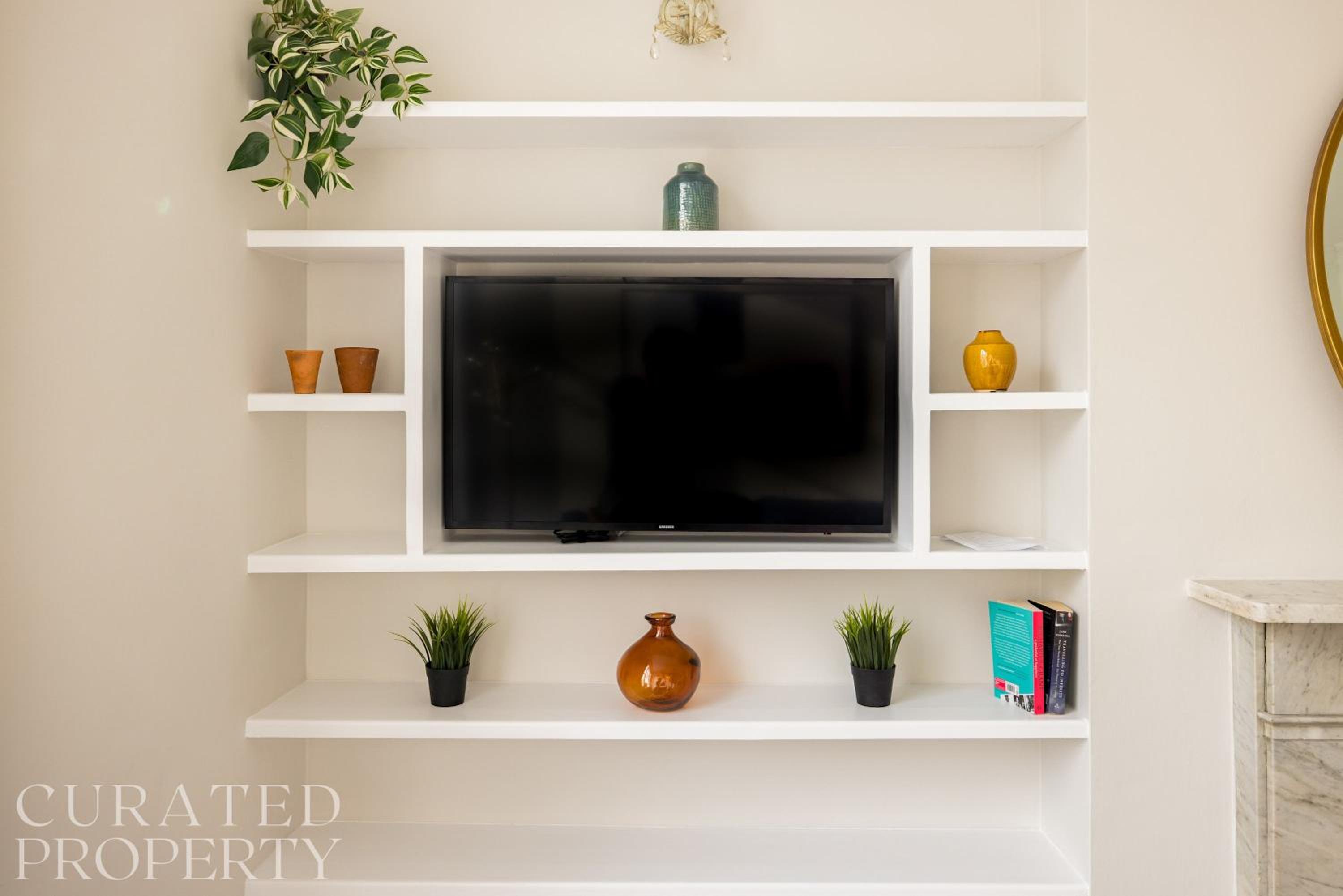Chic & Sunlit Earls Court Flat