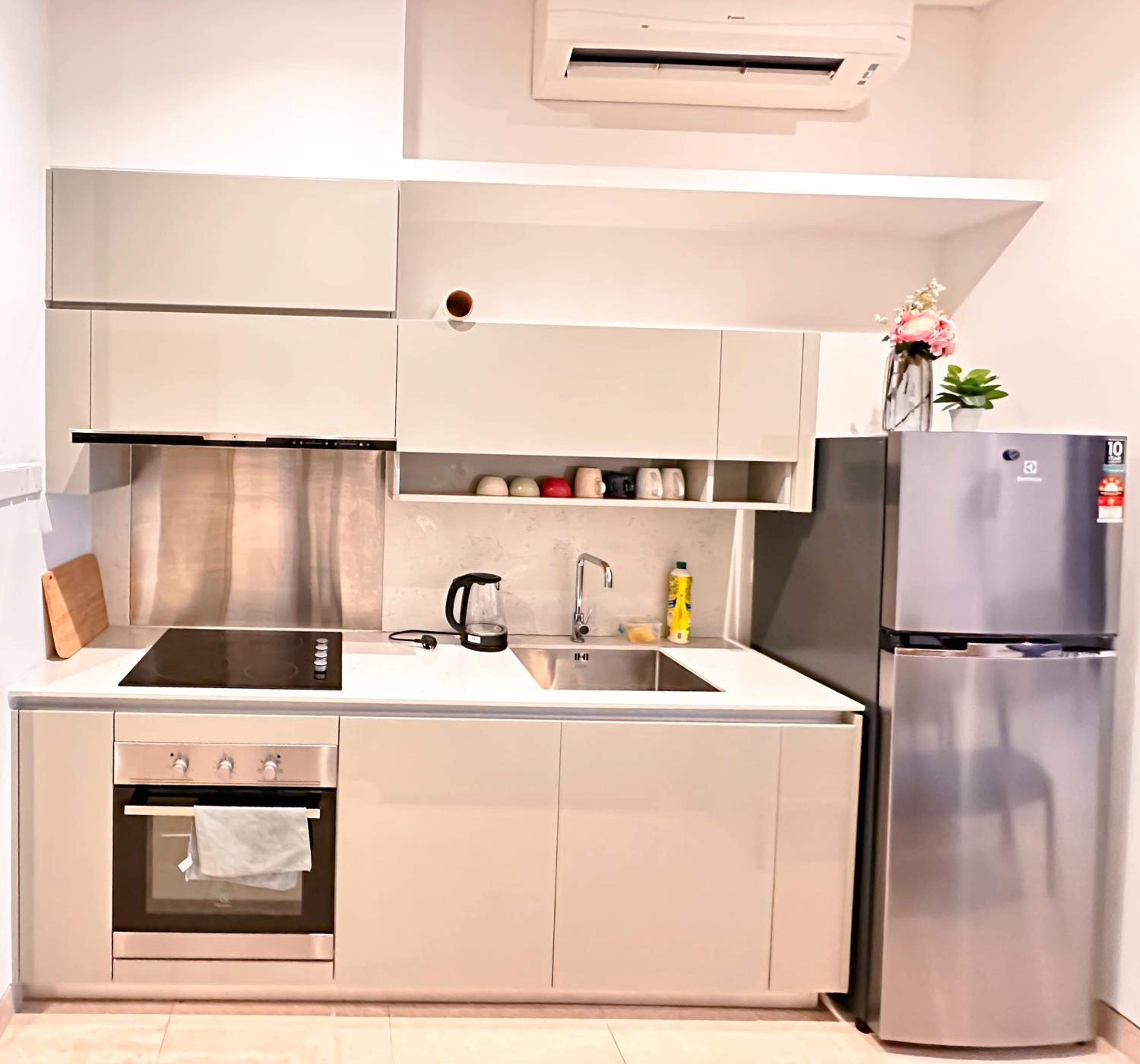 Lucentia Residences By Moonlight Home Stay!