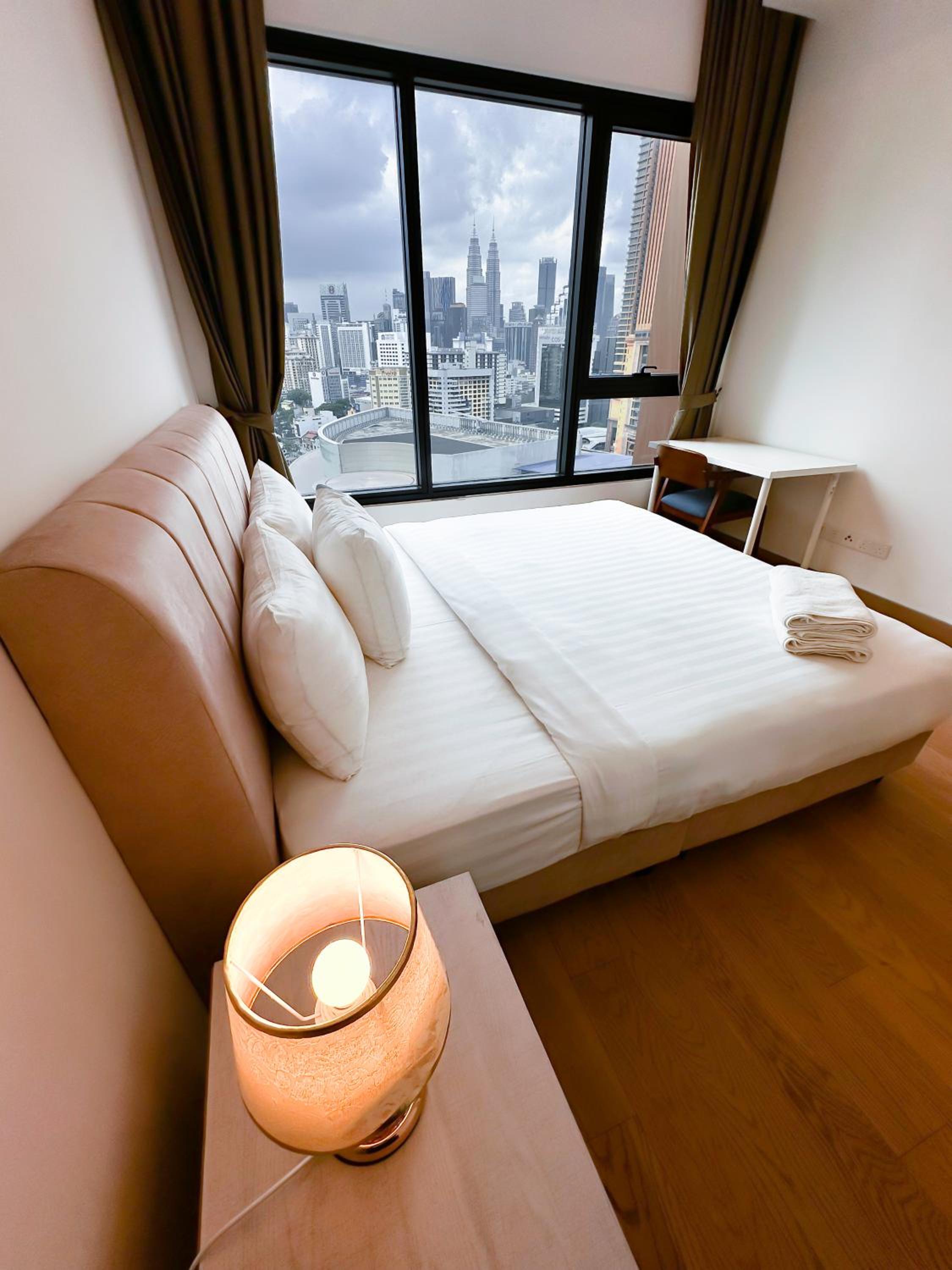 Lucentia Residences By Moonlight Home Stay!