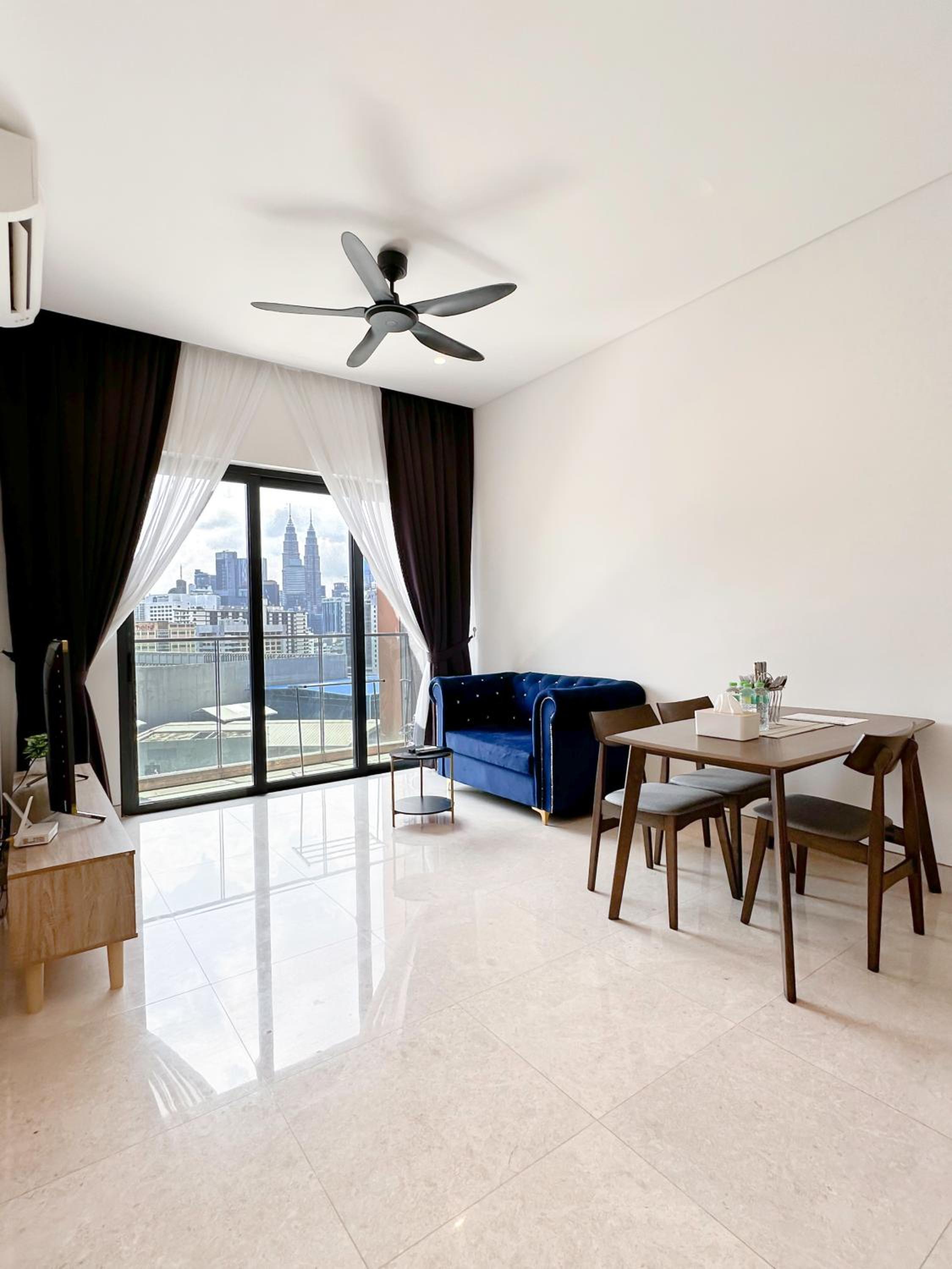 Lucentia Residences By Moonlight Home Stay!