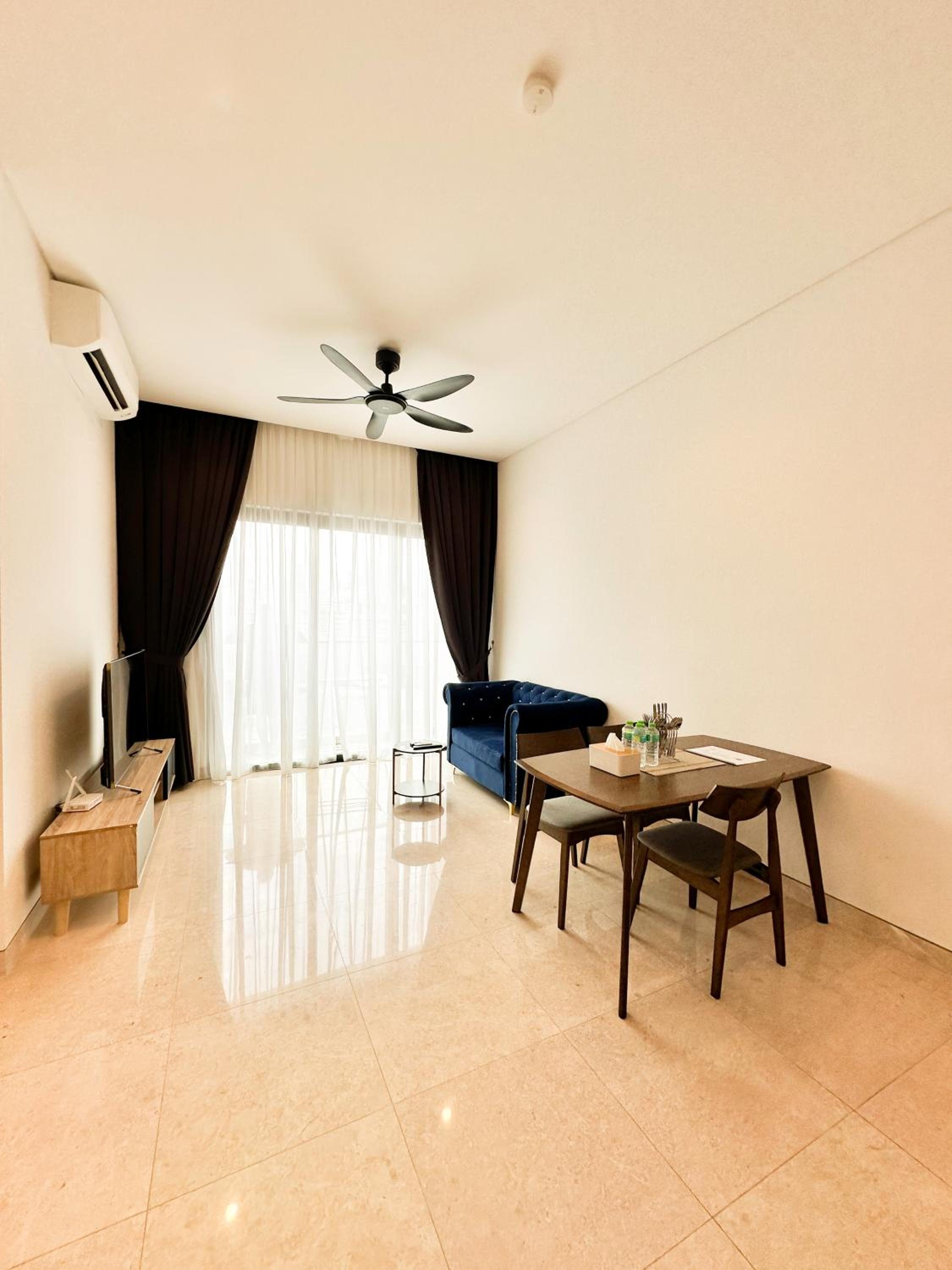 Lucentia Residences By Moonlight Home Stay!
