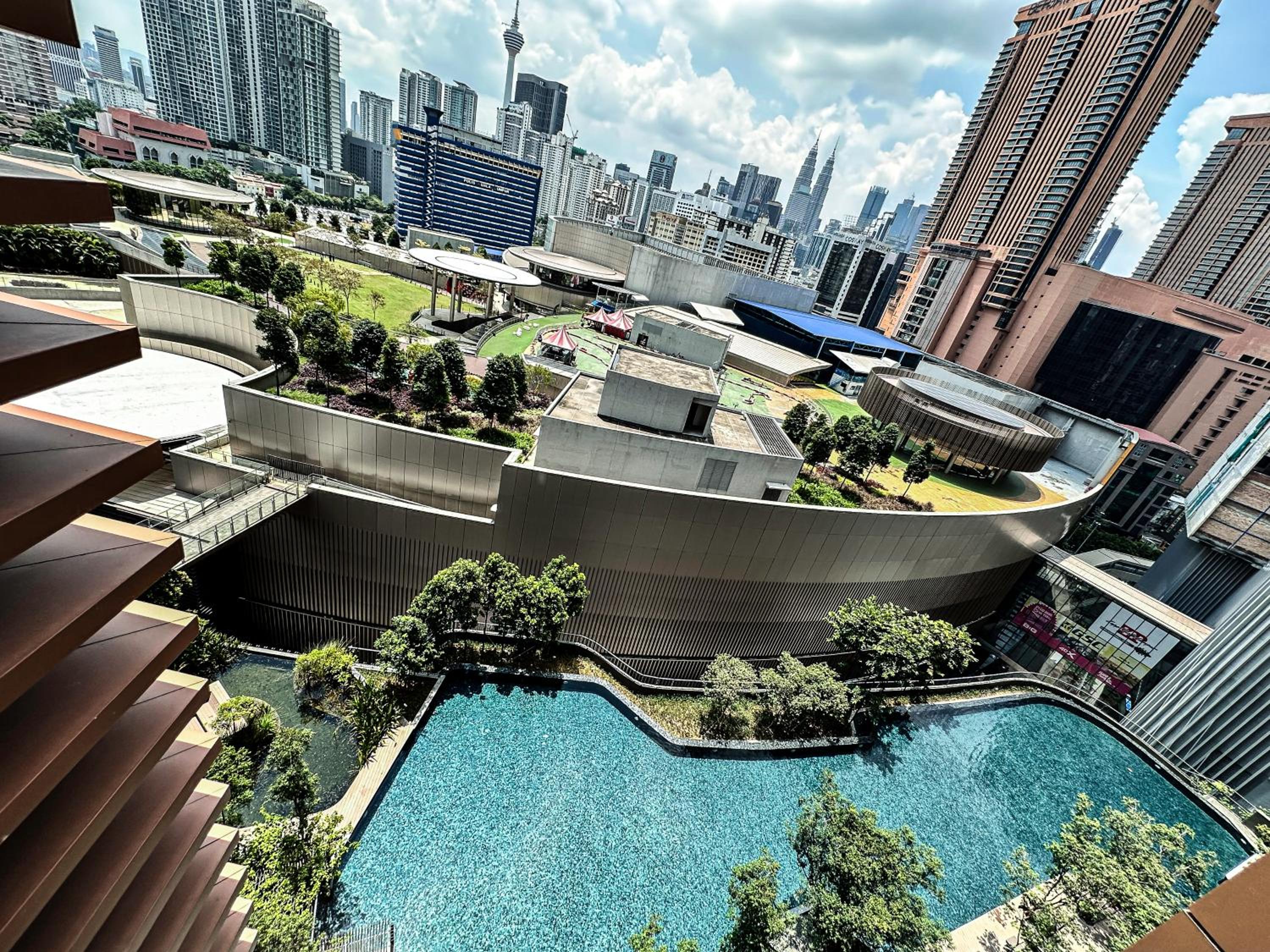 Lucentia Residences By Moonlight Home Stay!