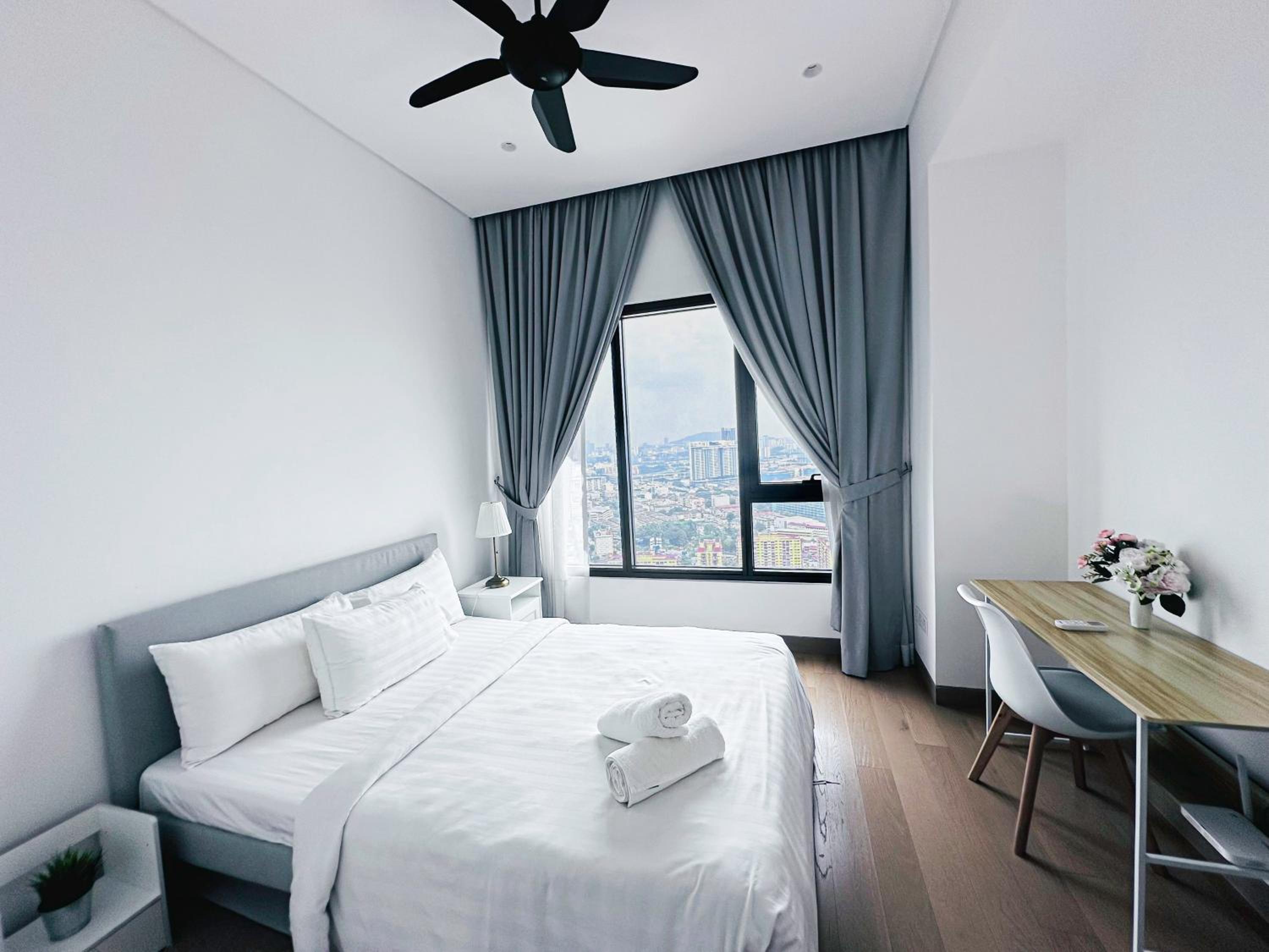 Lucentia Residences By Moonlight Home Stay!