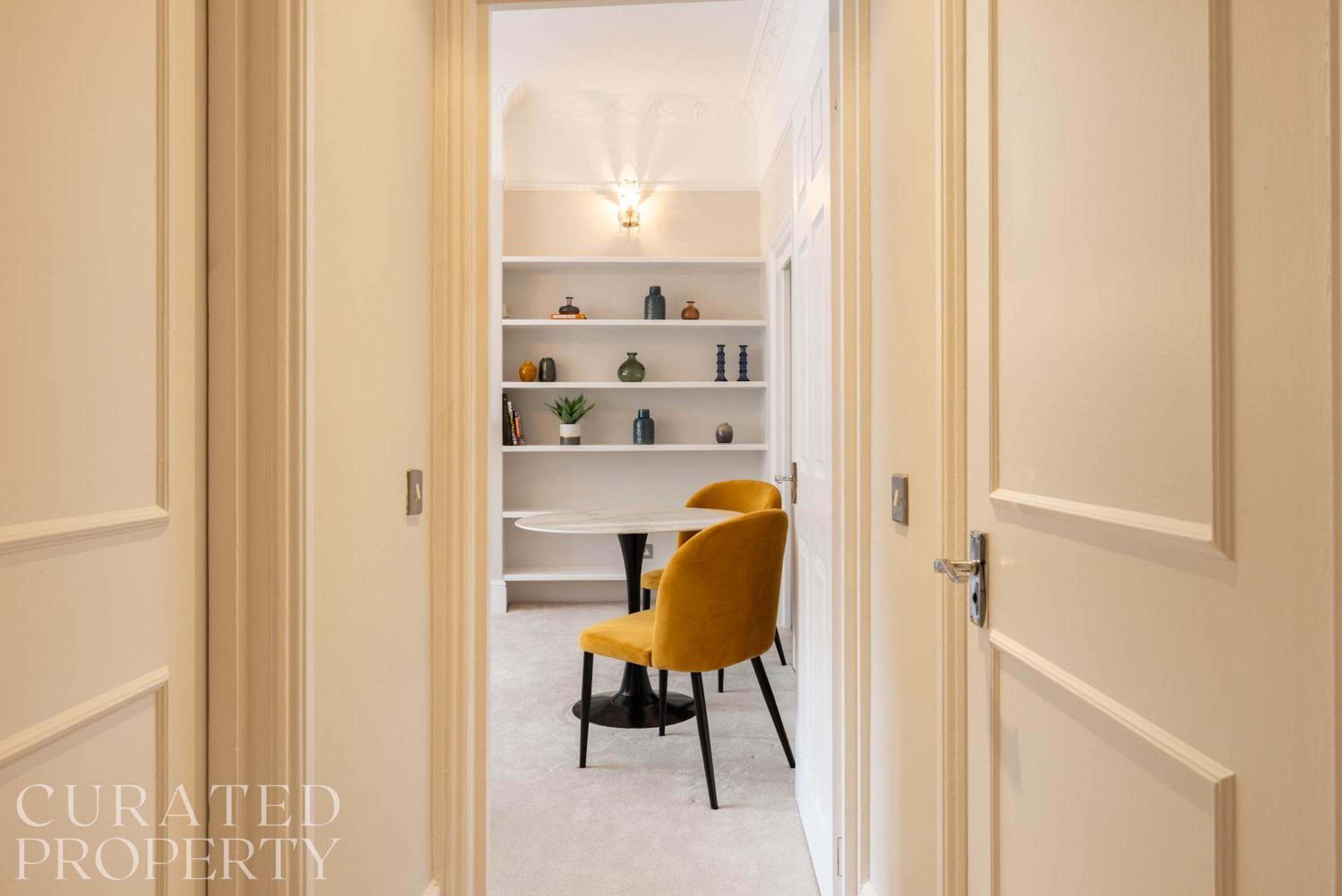 Chic & Sunlit Earls Court Flat