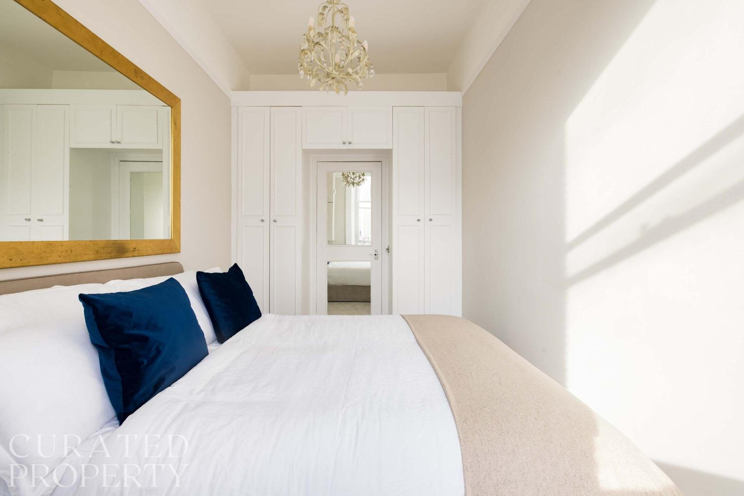 Chic & Sunlit Earls Court Flat