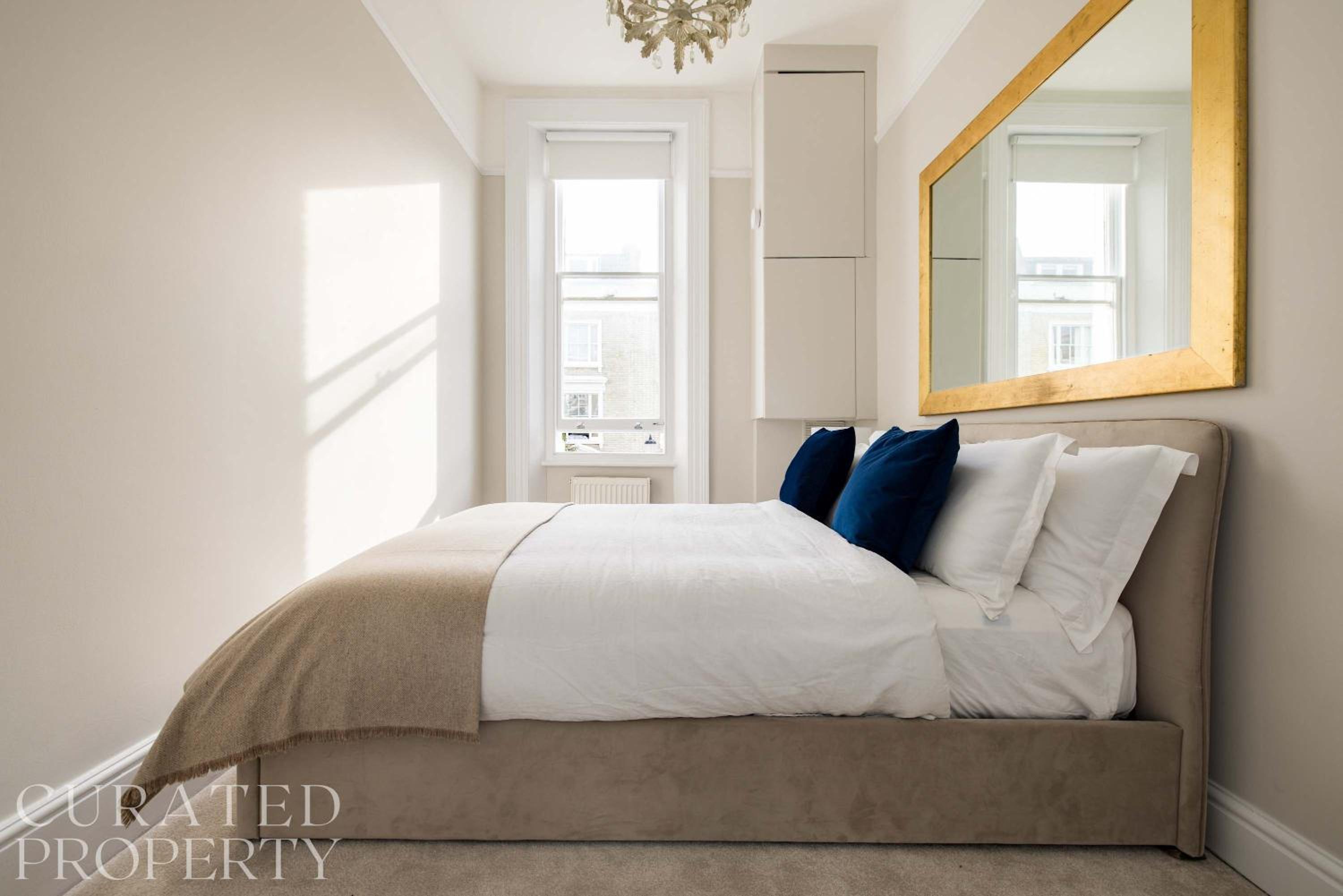 Chic & Sunlit Earls Court Flat