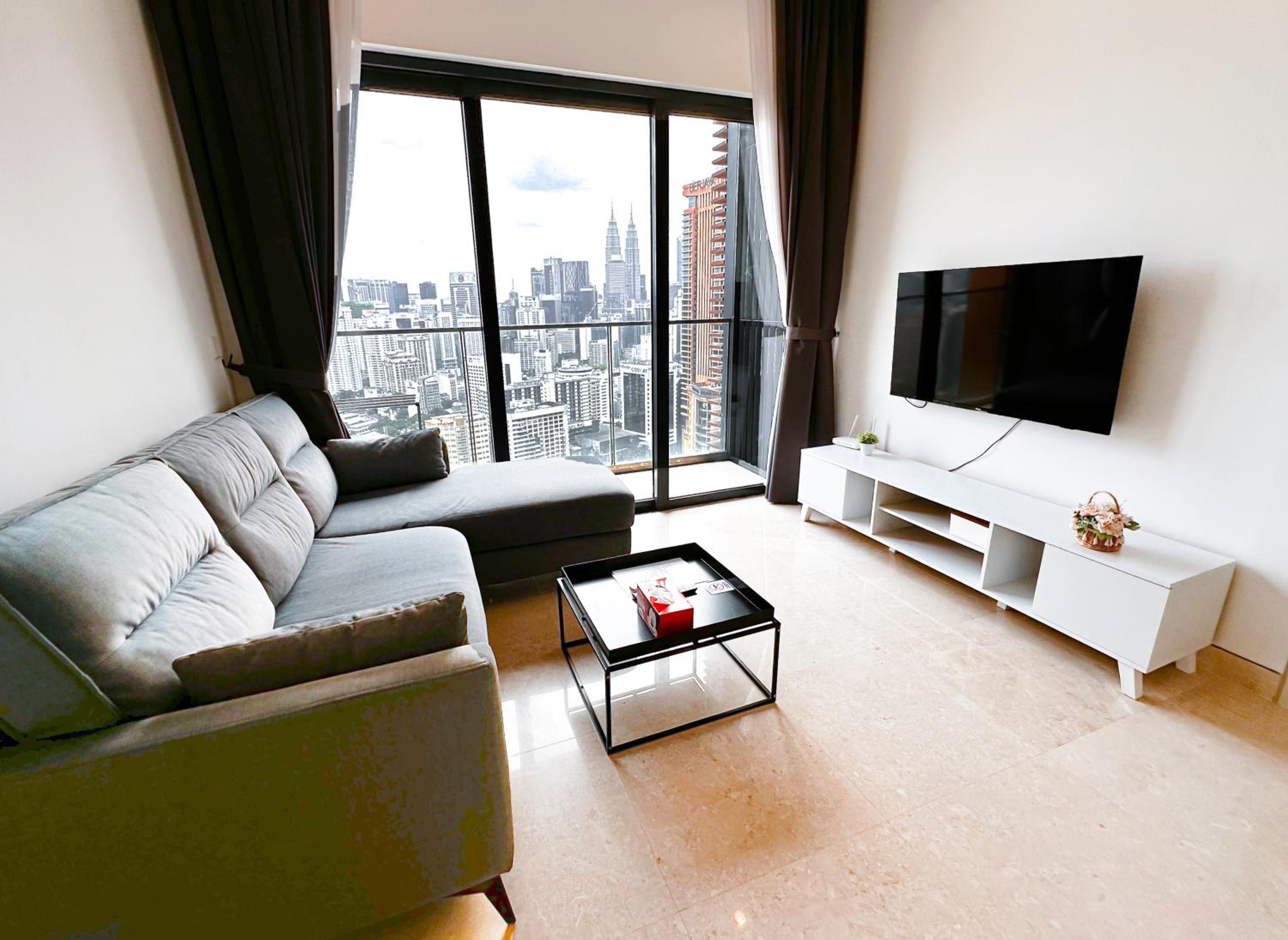 Lucentia Residences By Moonlight Home Stay!