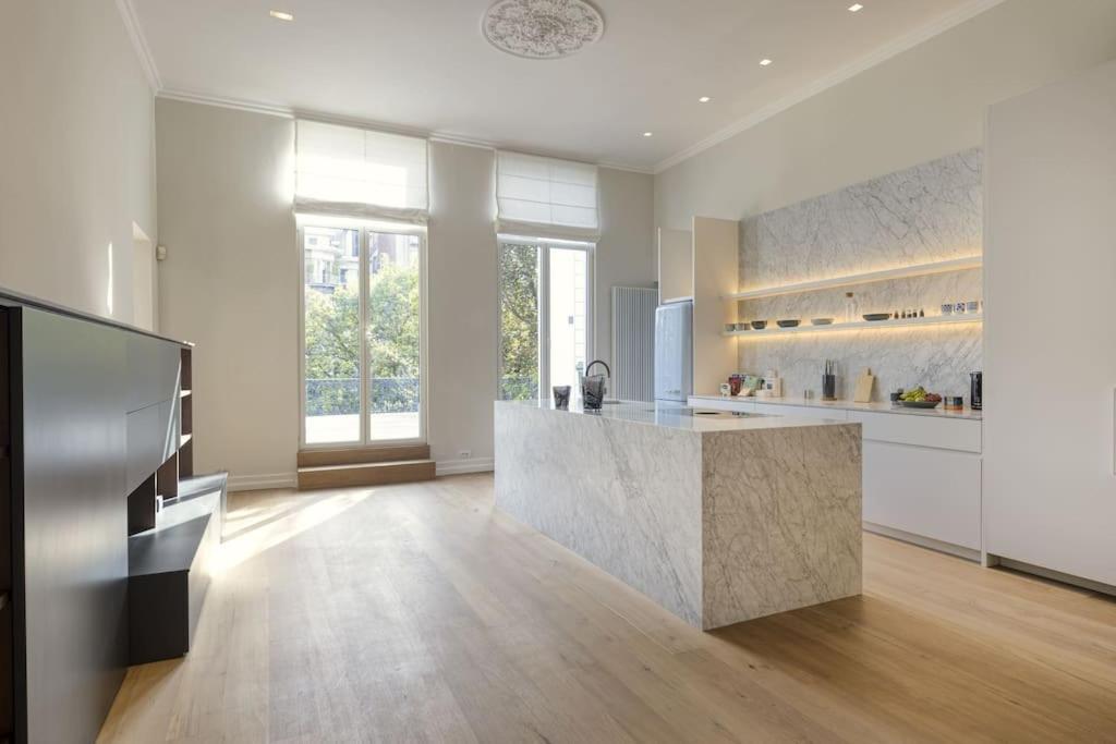 Luxurious 3 Bedrooms City Center