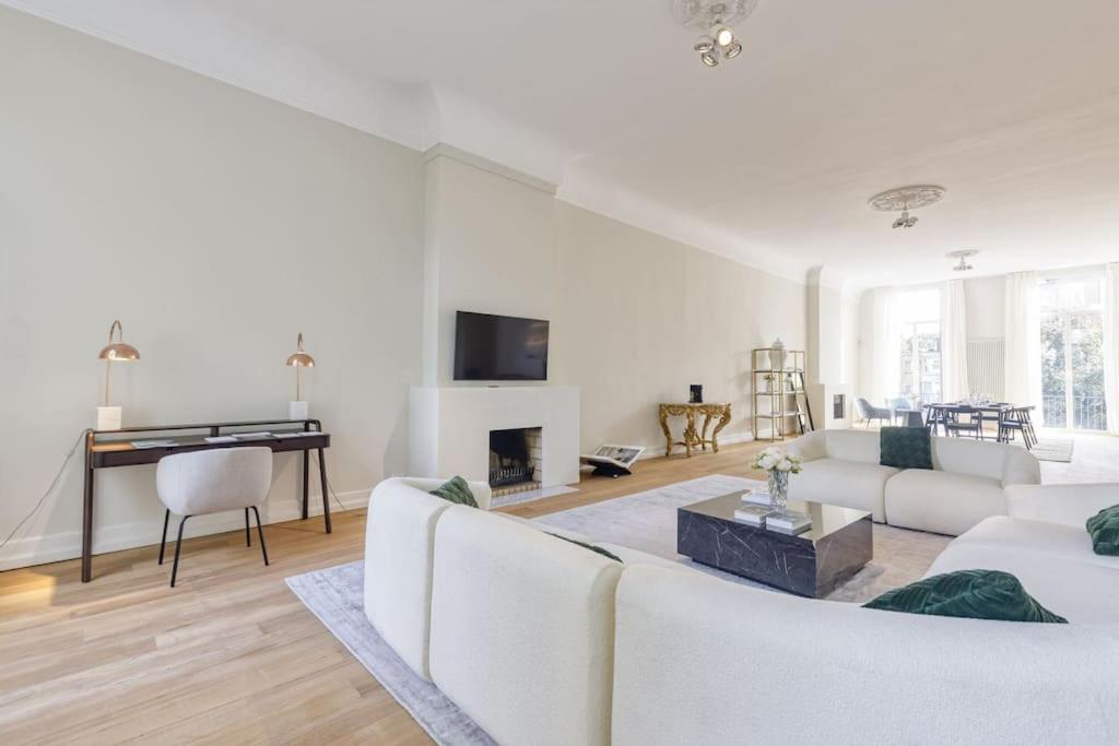 Luxurious 3 Bedrooms City Center