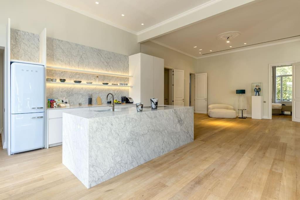 Luxurious 3 Bedrooms City Center
