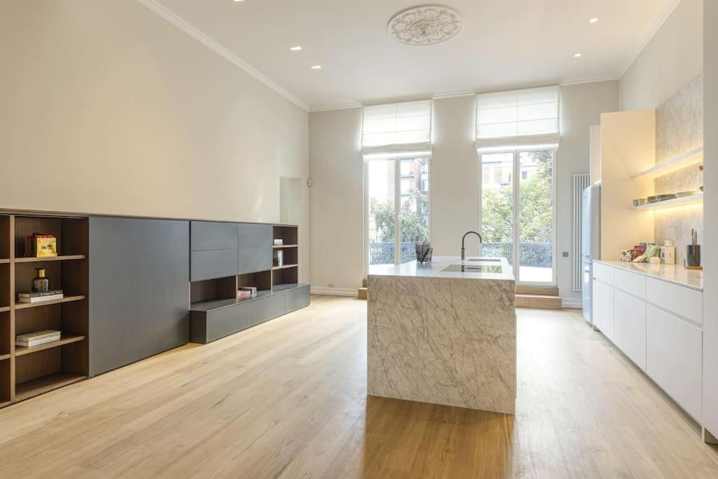 Luxurious 3 Bedrooms City Center