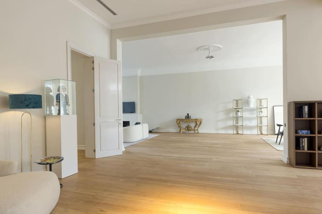 Luxurious 3 Bedrooms City Center
