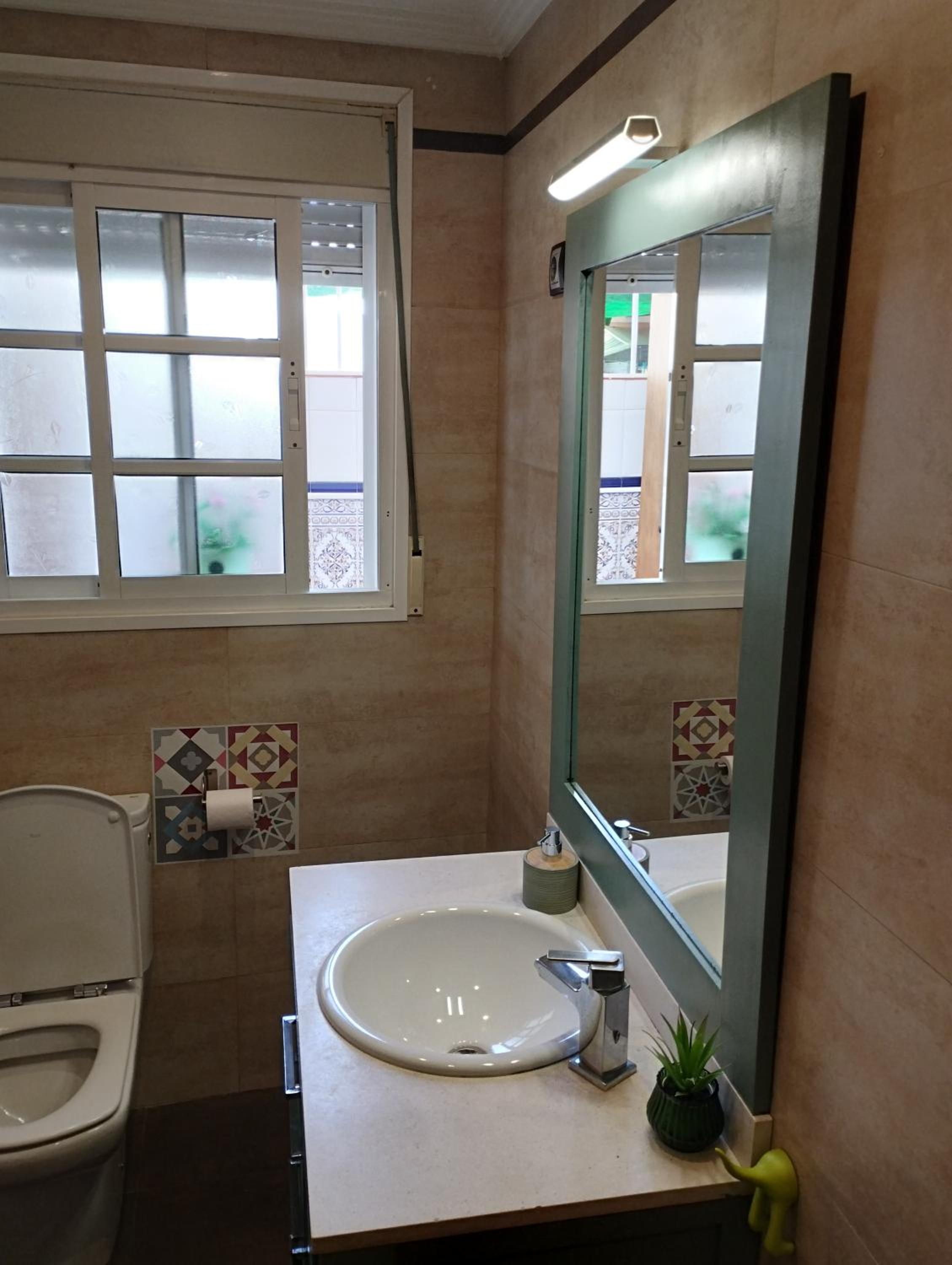 Virgen Gracia 8, center, quite, parking on request, VG