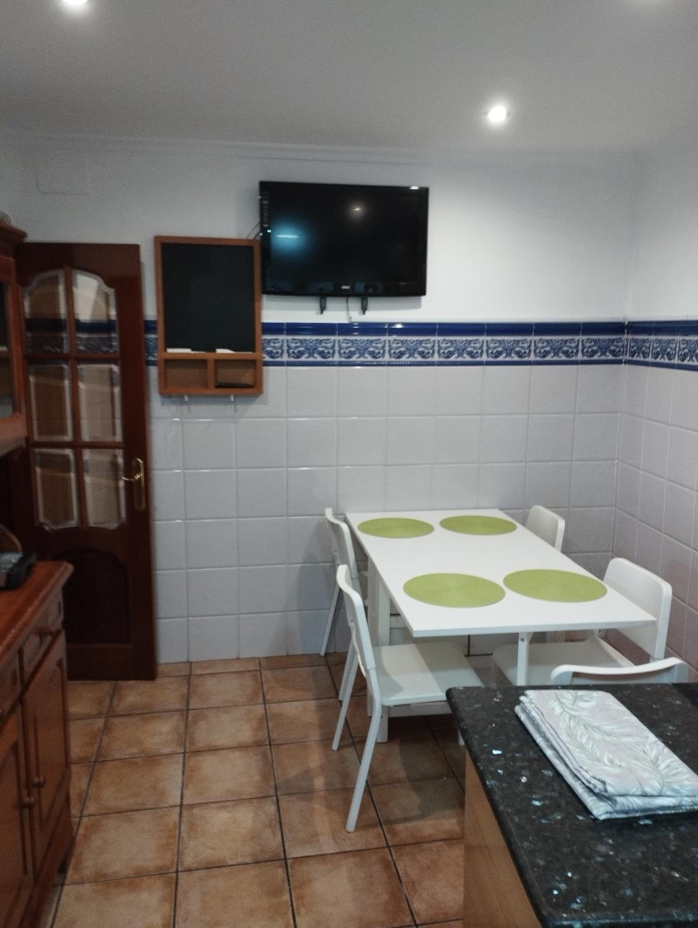 Virgen Gracia 8, center, quite, parking on request, VG