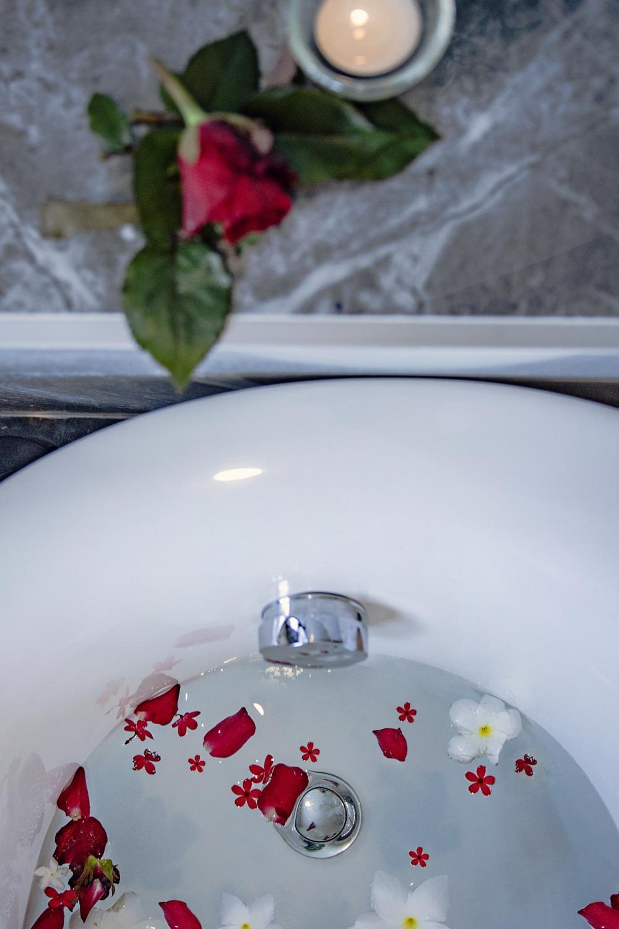 Baan Santhiya Private Pool Villas - Hotel style service with Free Tuk Tuk