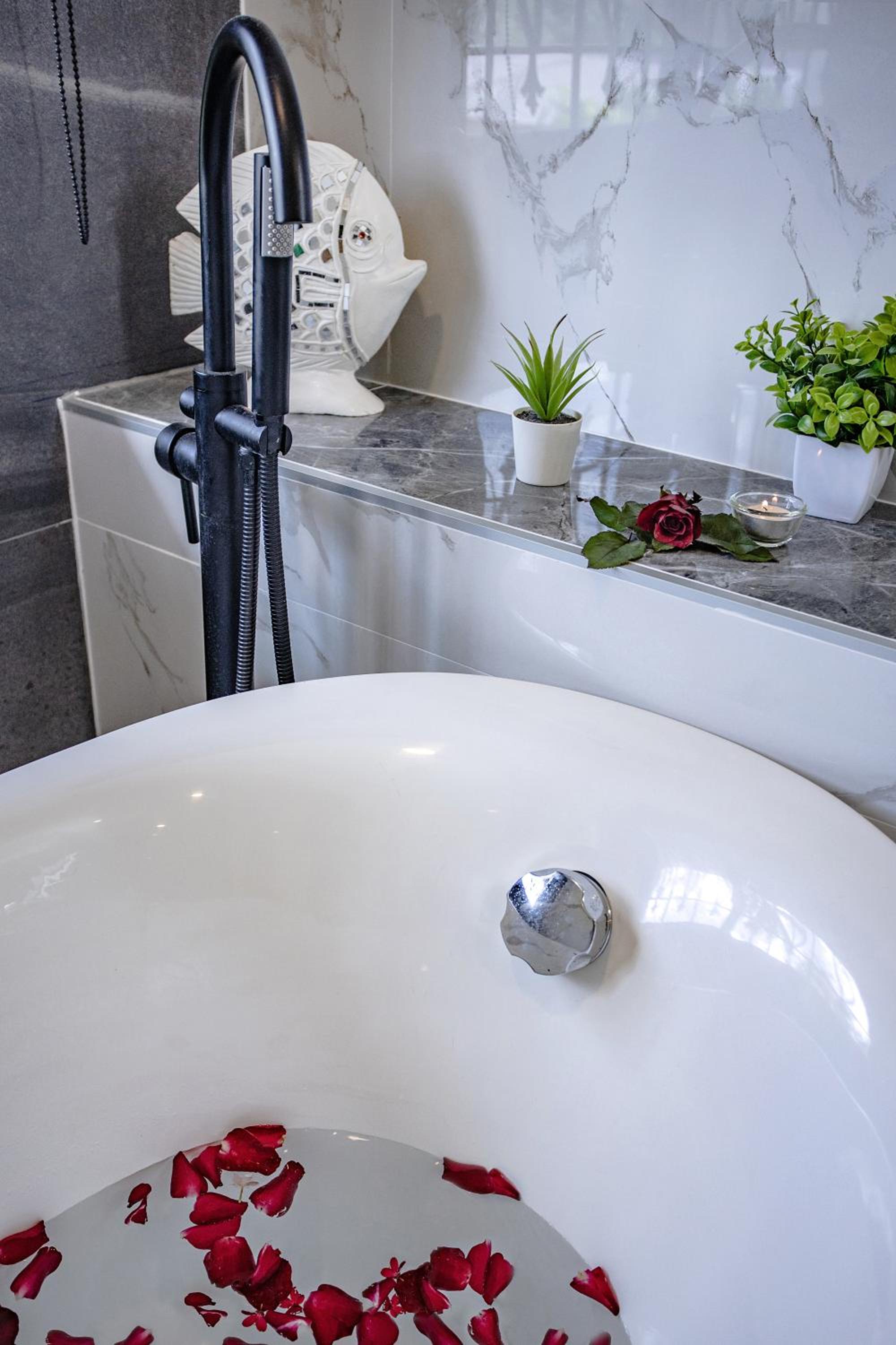 Baan Santhiya Private Pool Villas - Hotel style service with Free Tuk Tuk