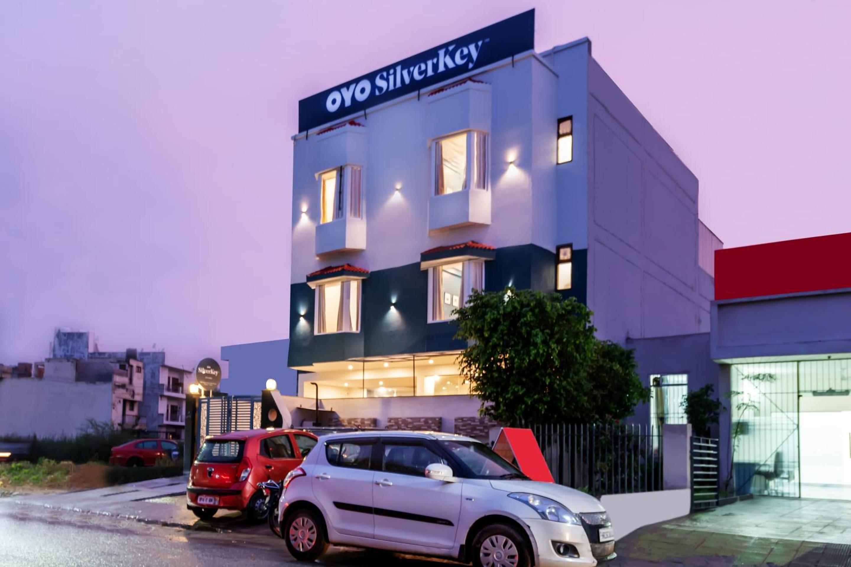 Hotel O Earth Villa Near Bestech Central Square Mall