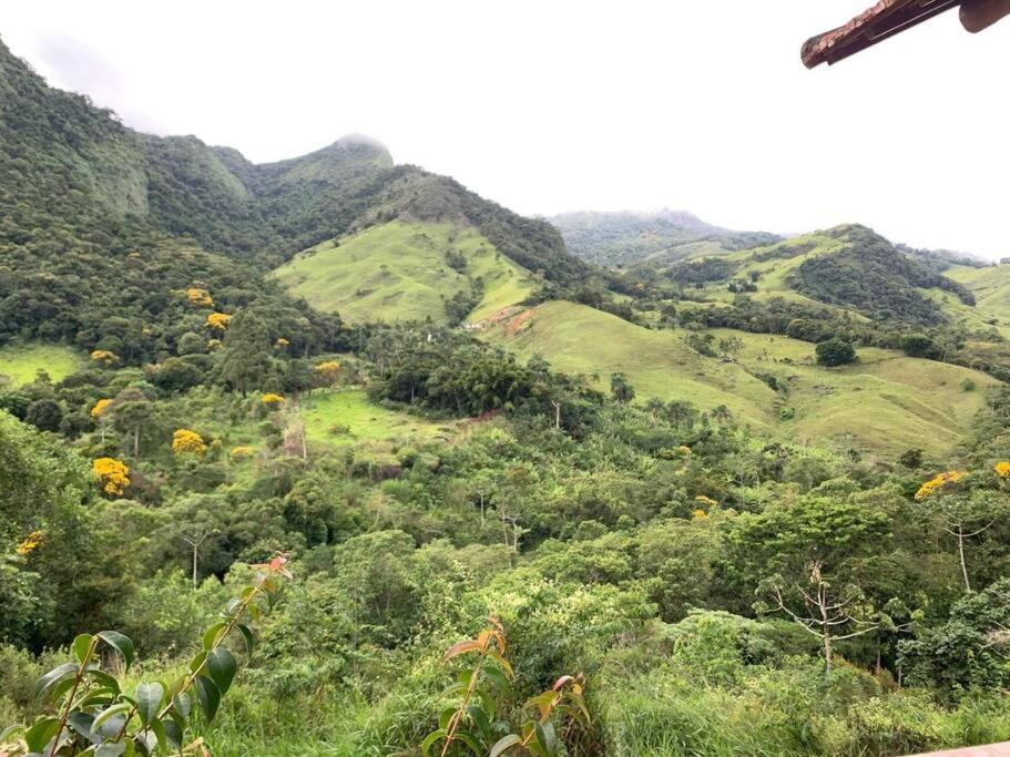 Chalé Green Action, serra, verde e cachoeira!g
