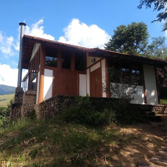Chalé Green Action, serra, verde e cachoeira!g