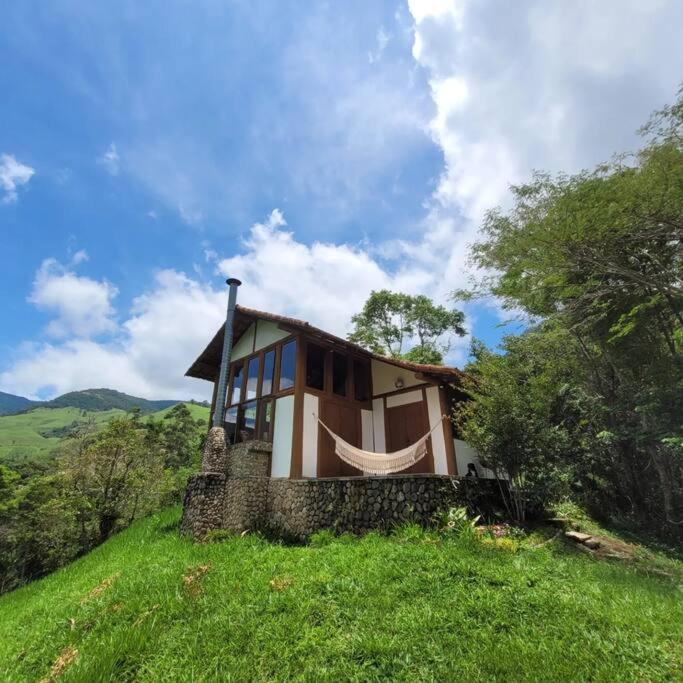 Chalé Green Action, serra, verde e cachoeira!g