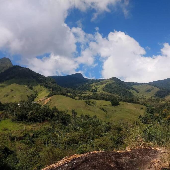 Chalé Green Action, serra, verde e cachoeira!g