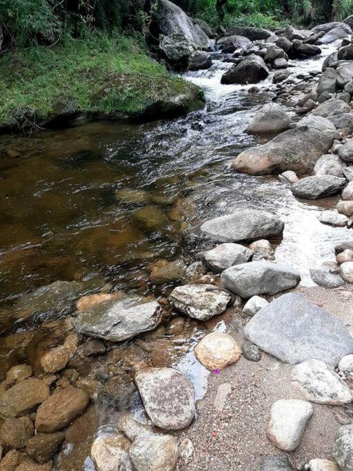 Chalé Green Action, serra, verde e cachoeira!g