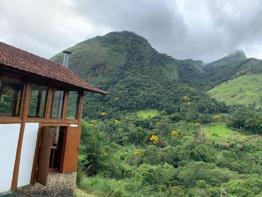 Chalé Green Action, serra, verde e cachoeira!g