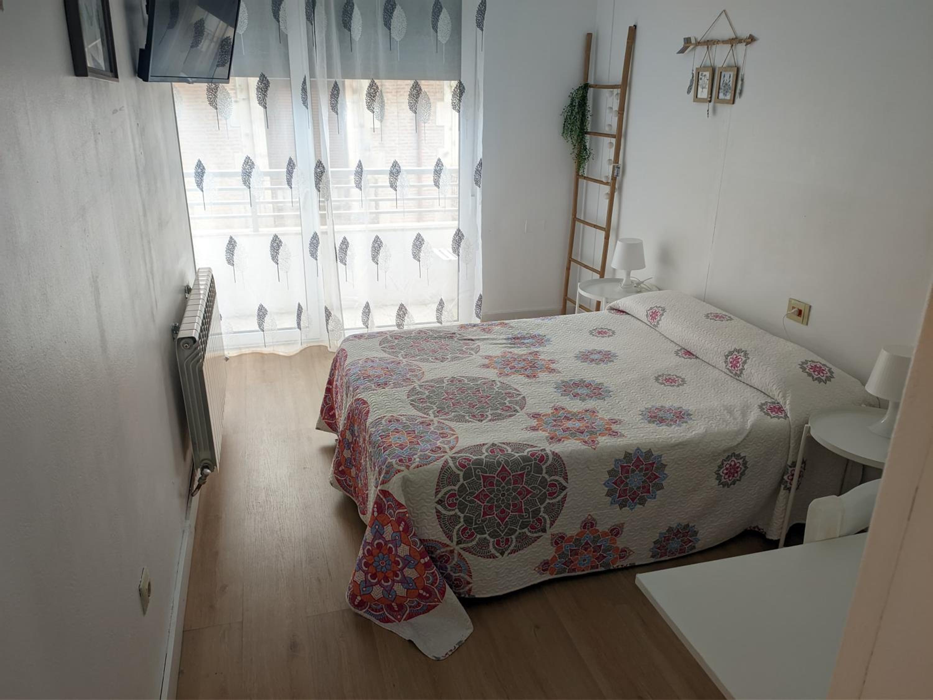 Hostal Sol en Zamora — hotel room