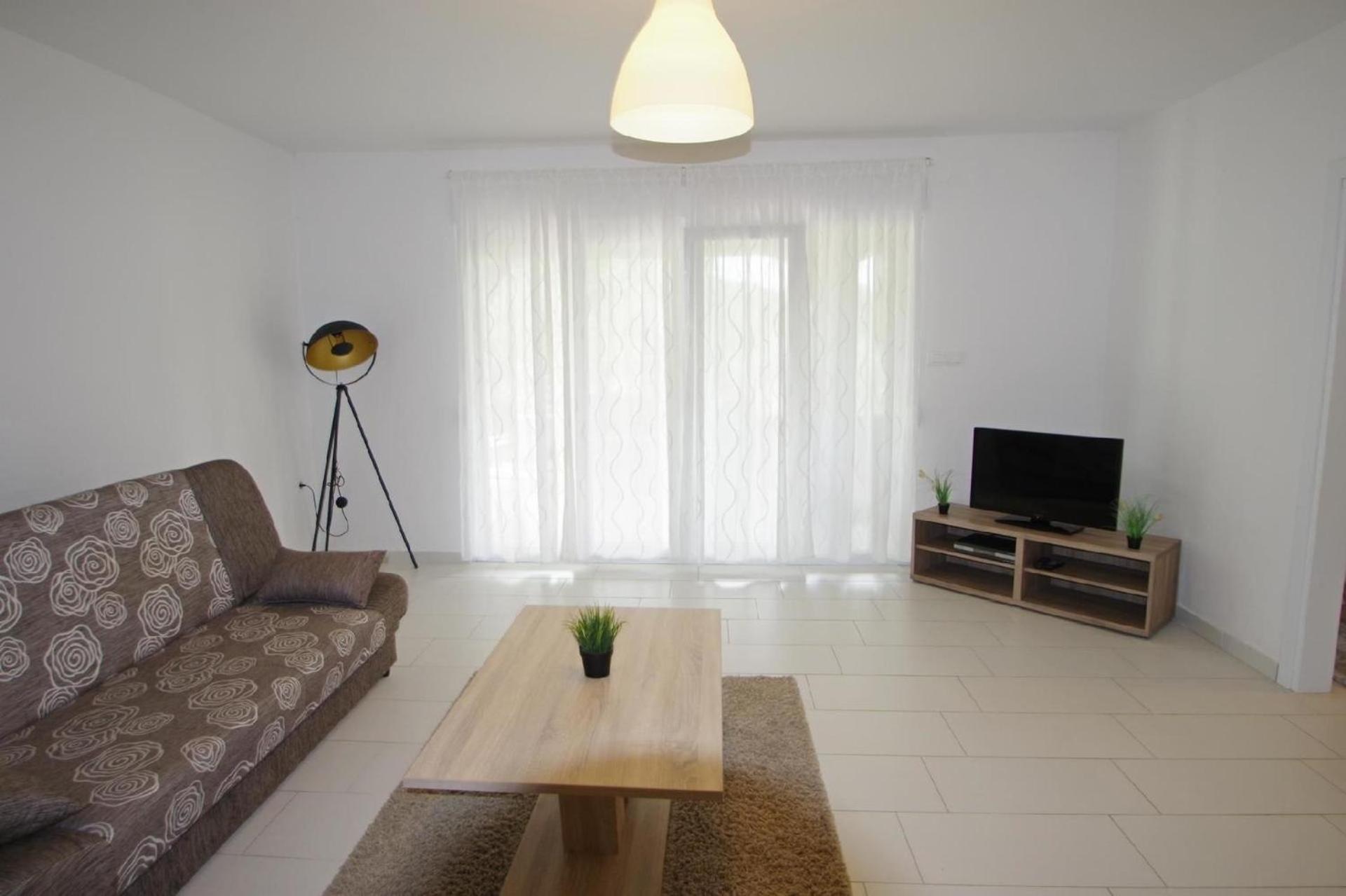 Ferienwohnung in Rakalj mit Grill und Garten
