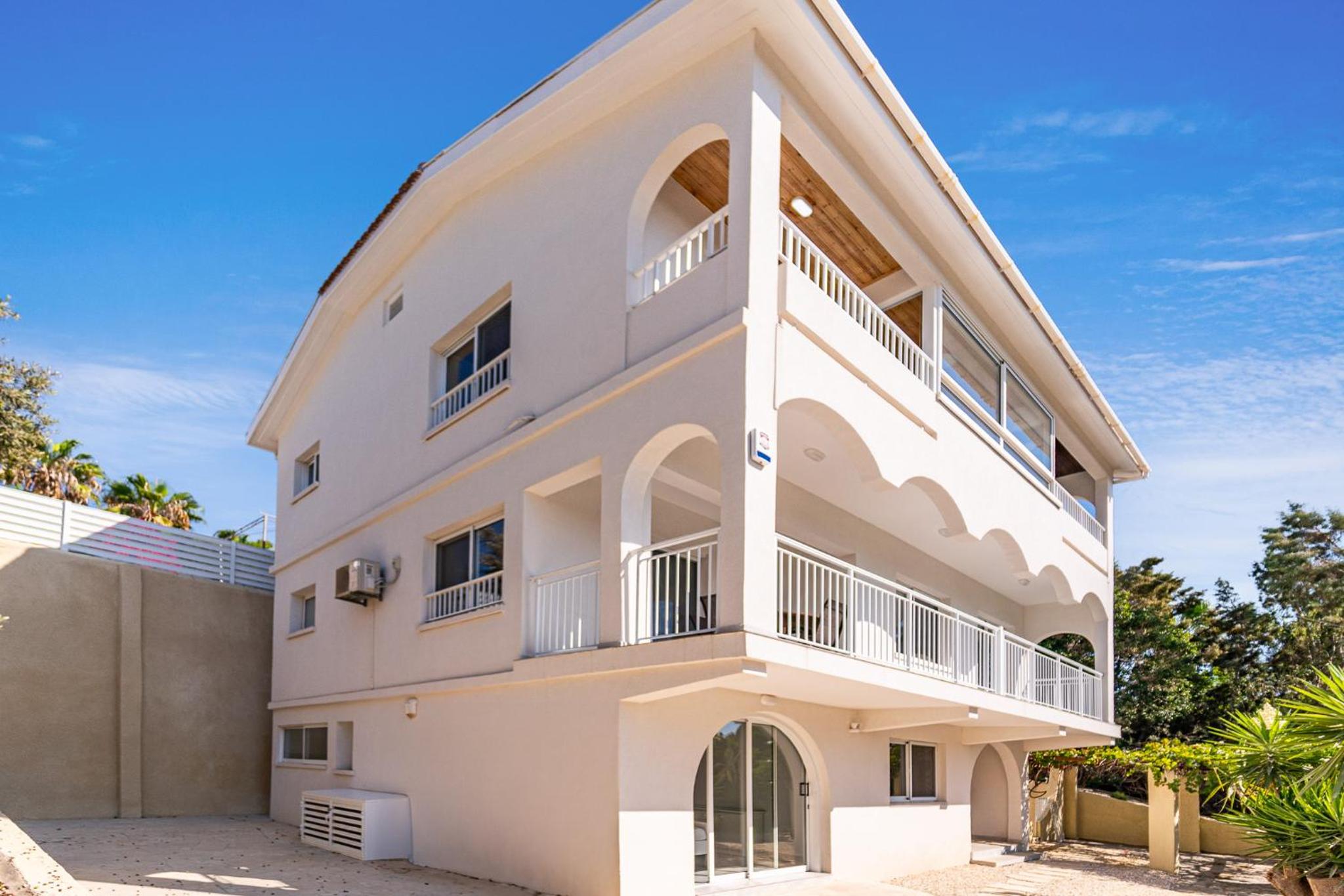 Villa Bettina By Ezoria Villas