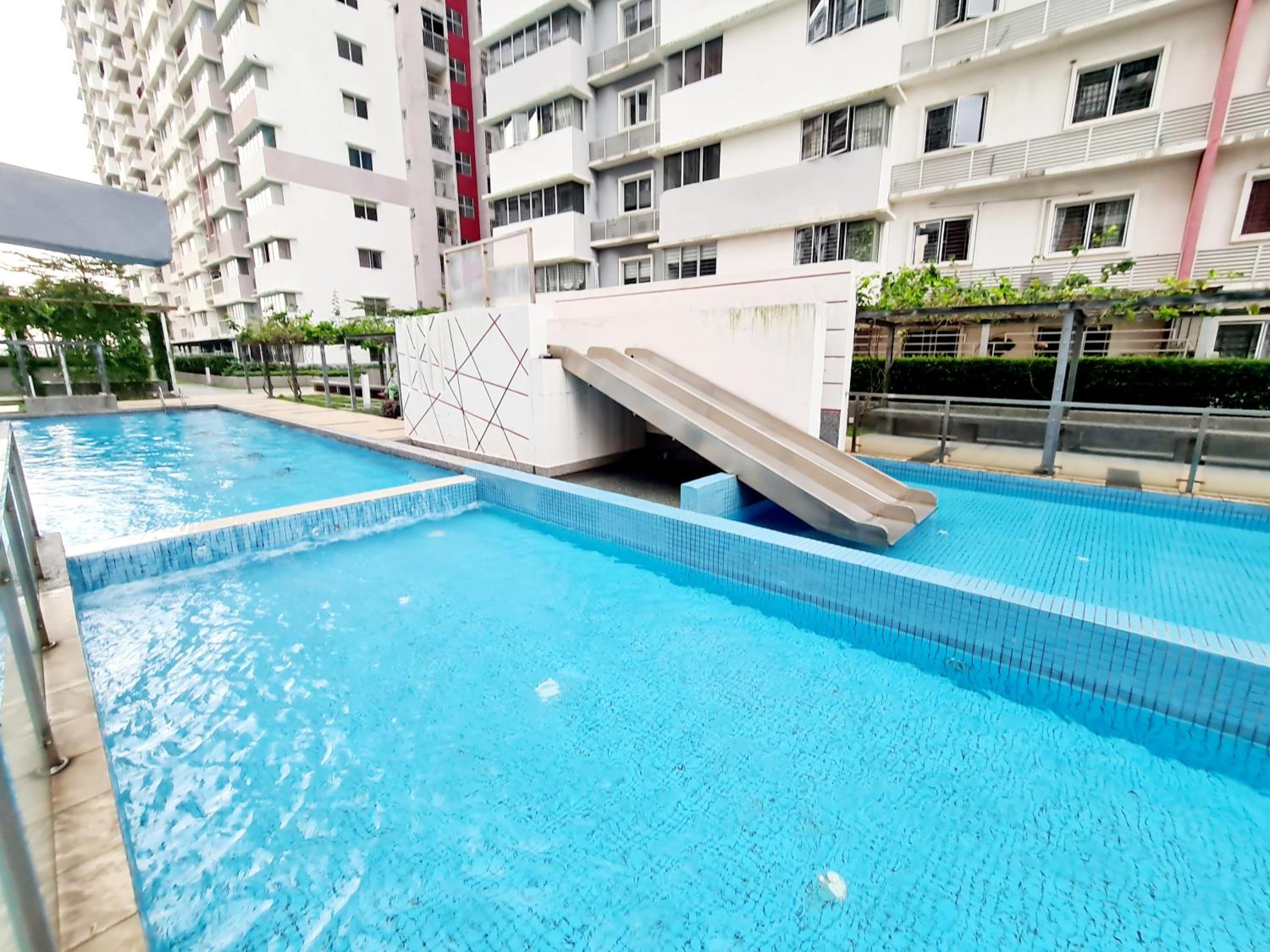 9 Guest 3 Room Koi Endless Pool BBQ Sunway Lagoon Pyramid IOI Puchong Bkt Jalil Pavillion Bkt Jalil Stadium view 5