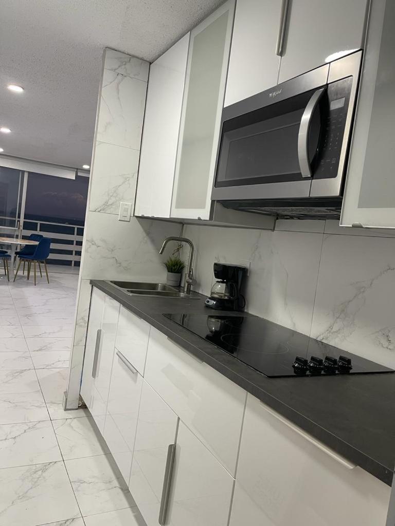 Hermoso Estudio frente al mar Ocean Blue Faith view 3