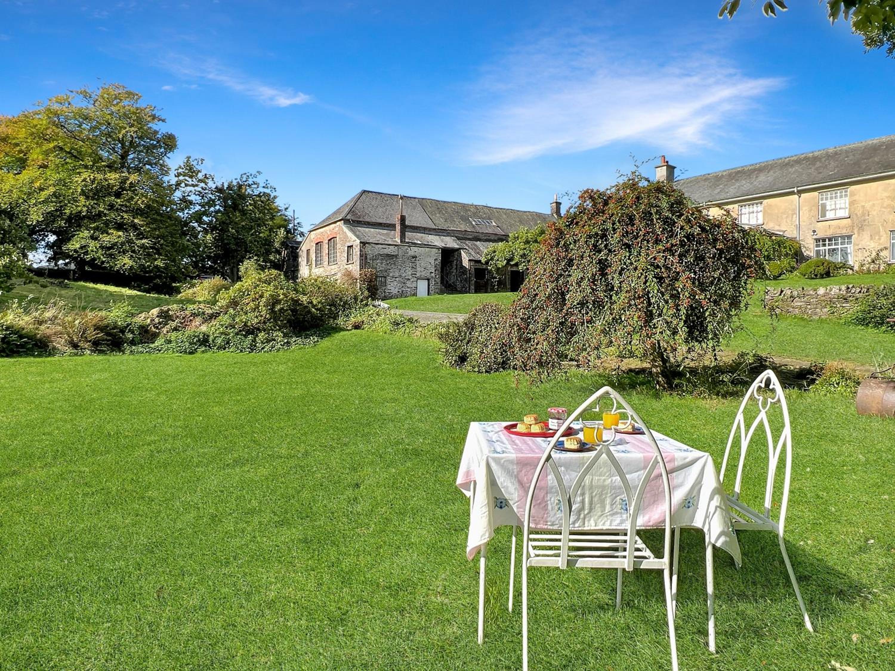 Barn Cottage Brayford view 3