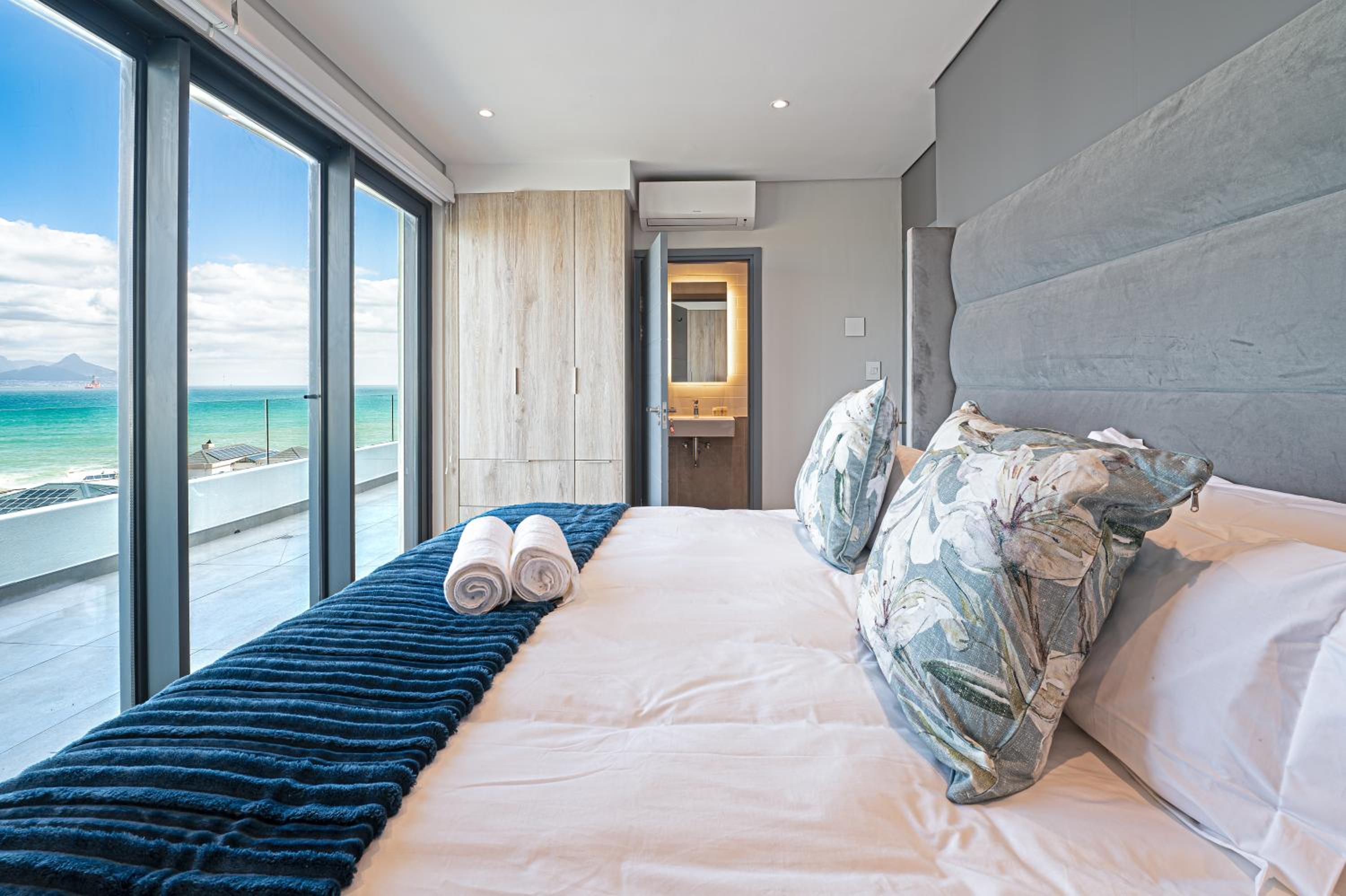 Luxury Beachfront Penthouse in Blouberg- 402 Azul view 3