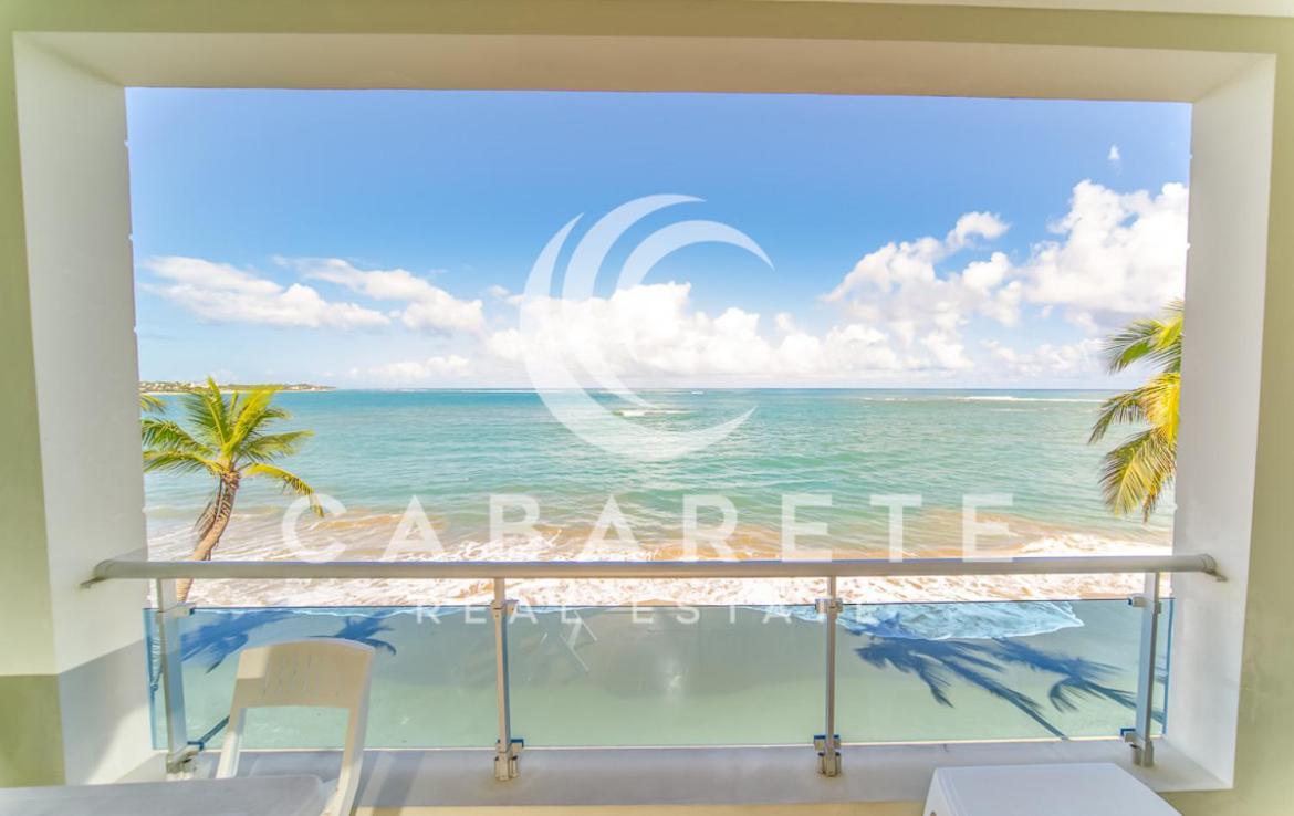 Beachfront penthouse, in Cabarete Bay, Center