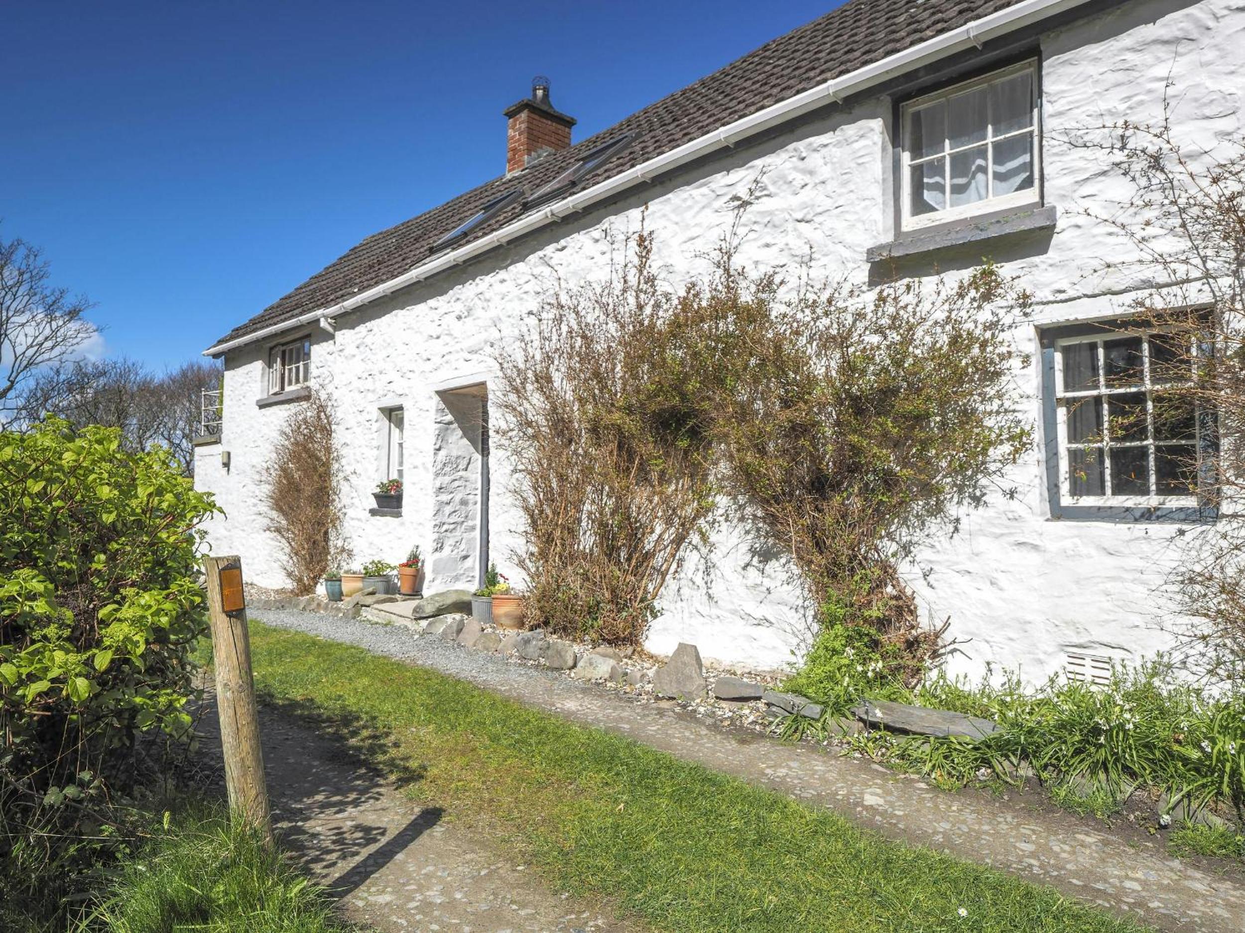 Yr Hal Llangrannog