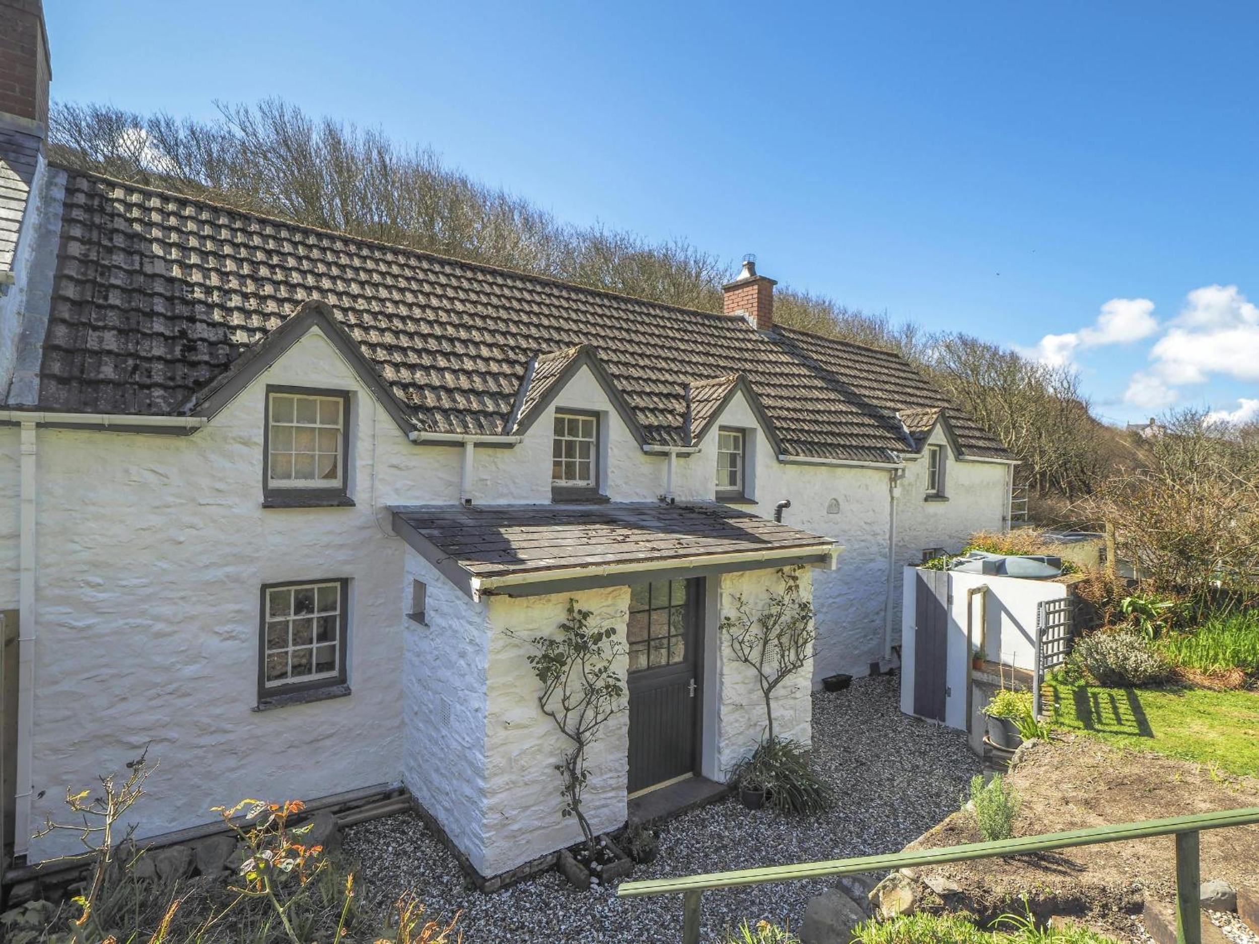 Yr Hal Llangrannog