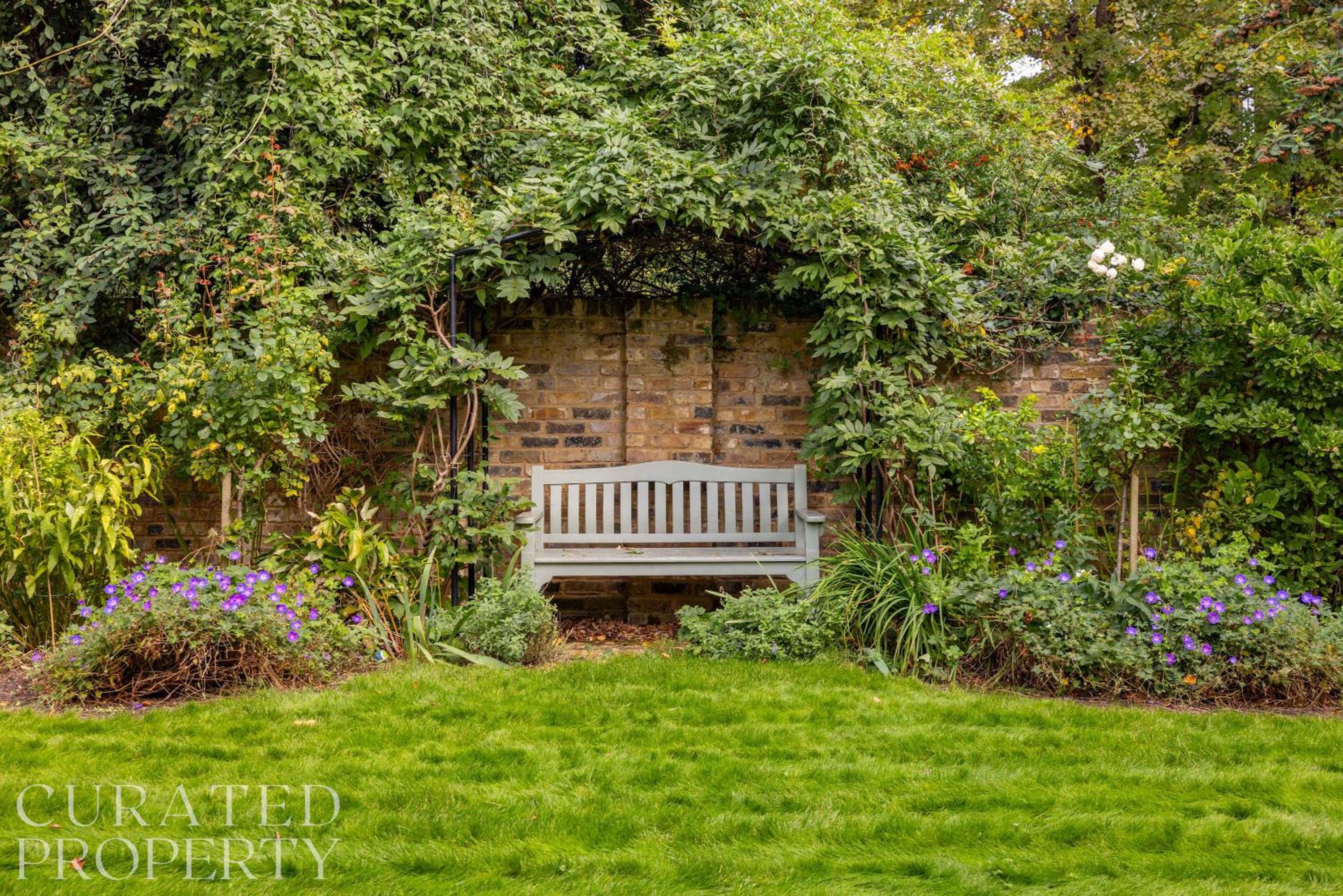Elegant Primrose Hill Townhouse with Garden view 4