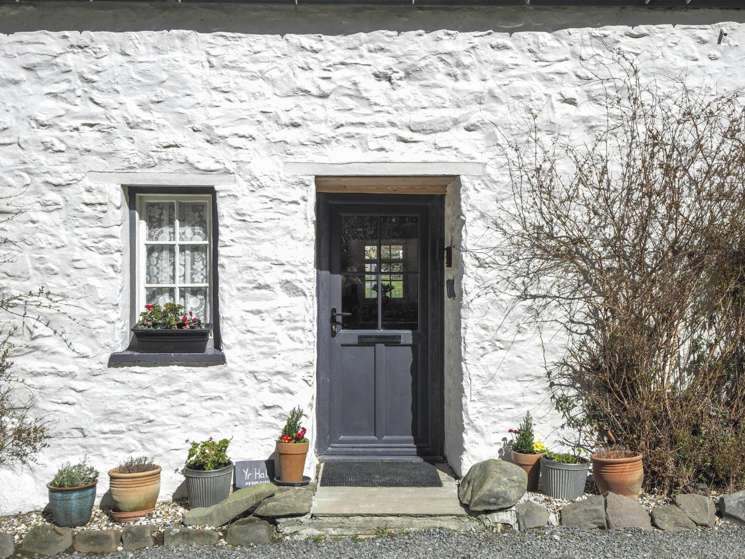 Yr Hal Llangrannog