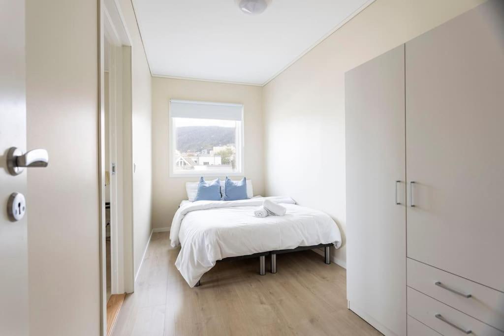 New & Large House w View of the Harbour! view 2