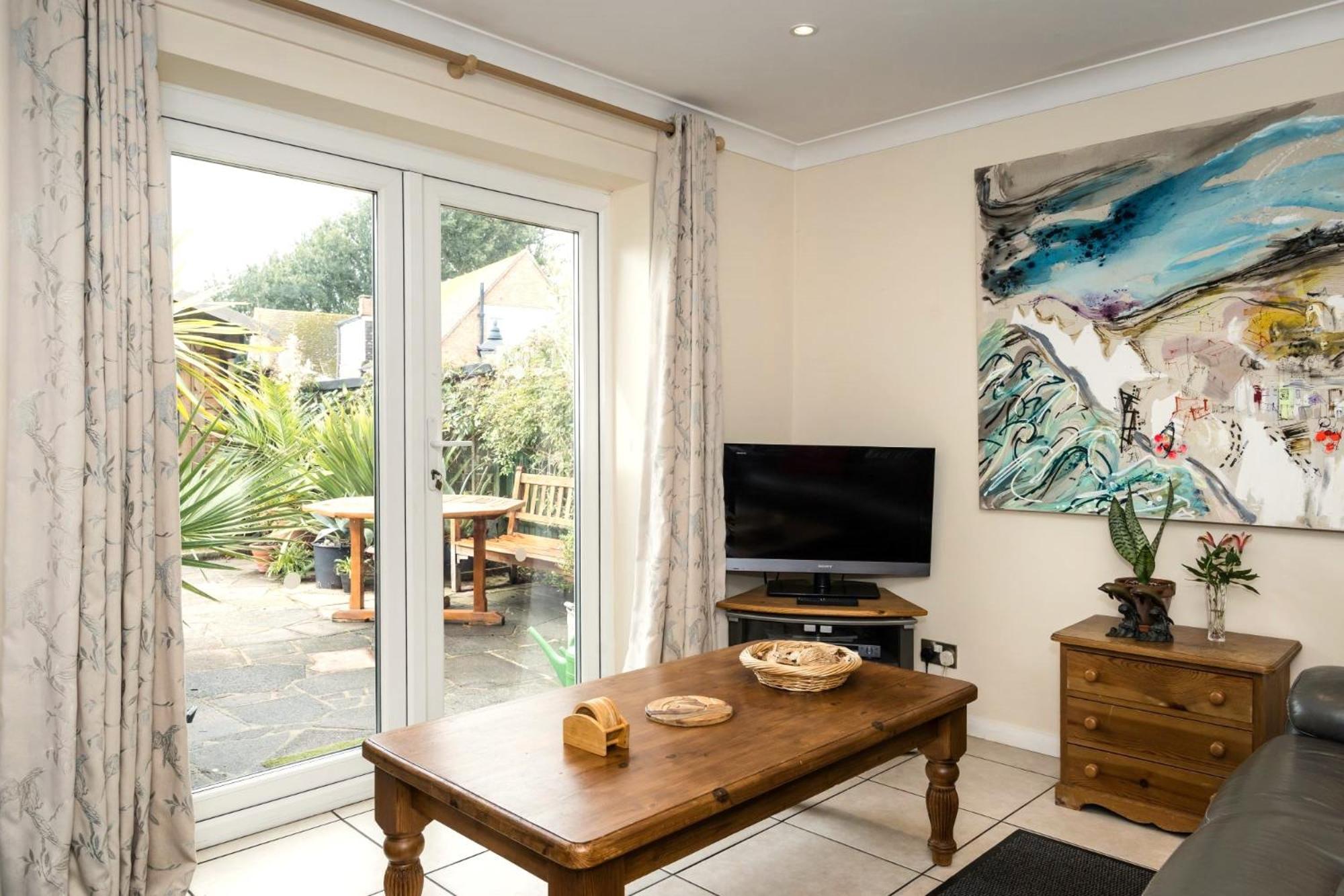 Coastal Hideaway in Pevensey Bay view 4
