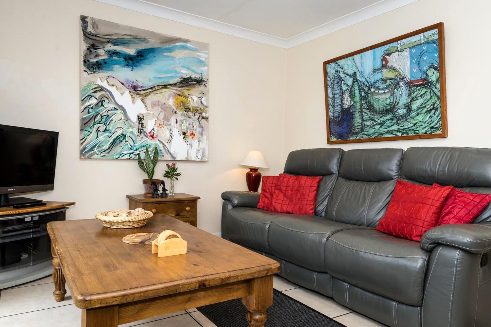 Coastal Hideaway in Pevensey Bay view 2