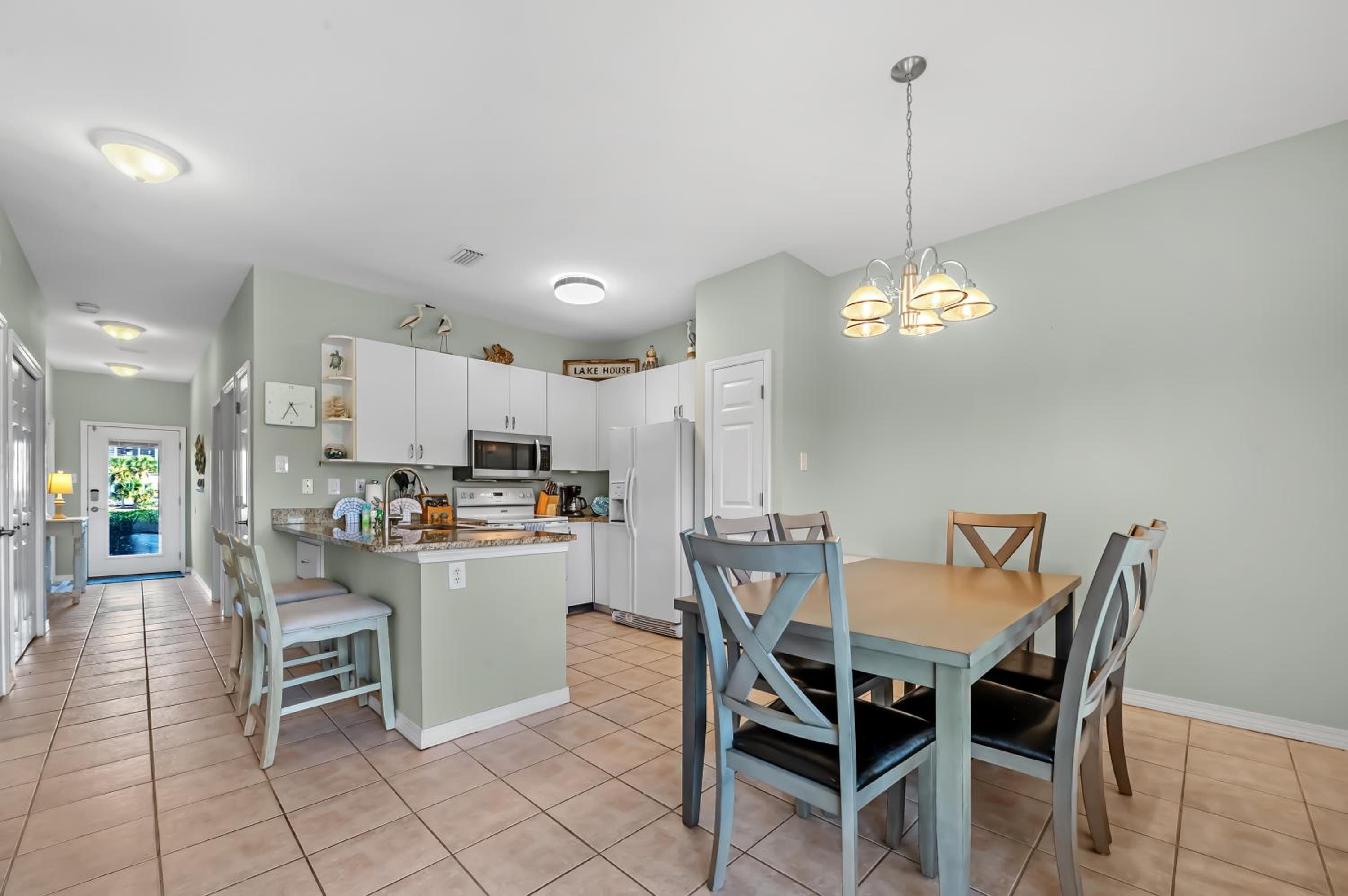 Romar Lakes 104B