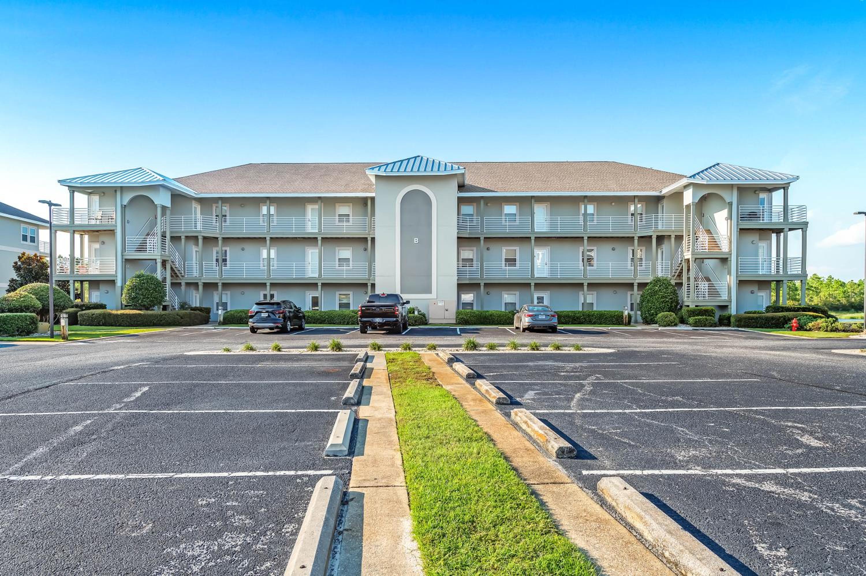 Romar Lakes 104B